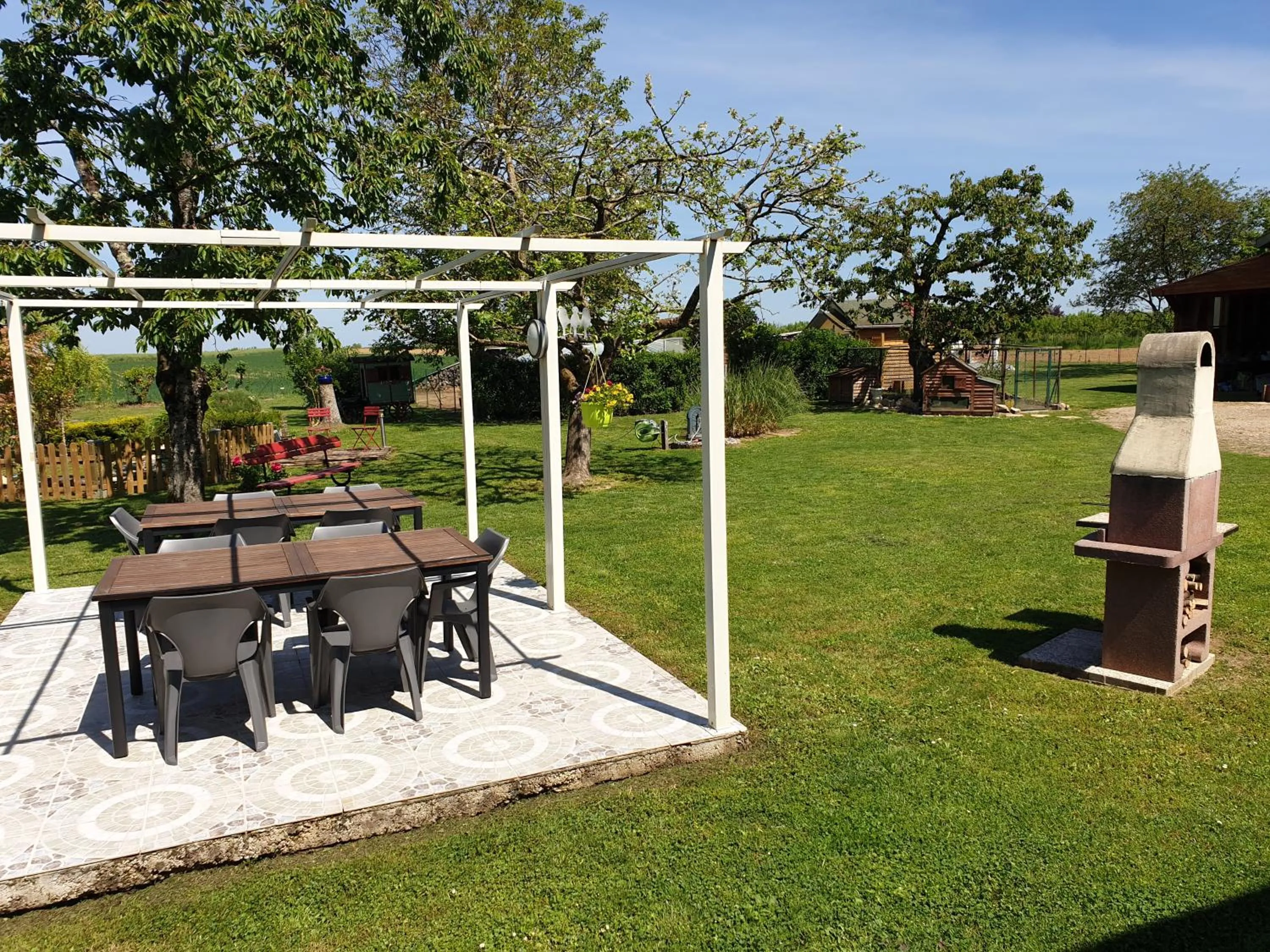Dining area in AU FIL DES LACS