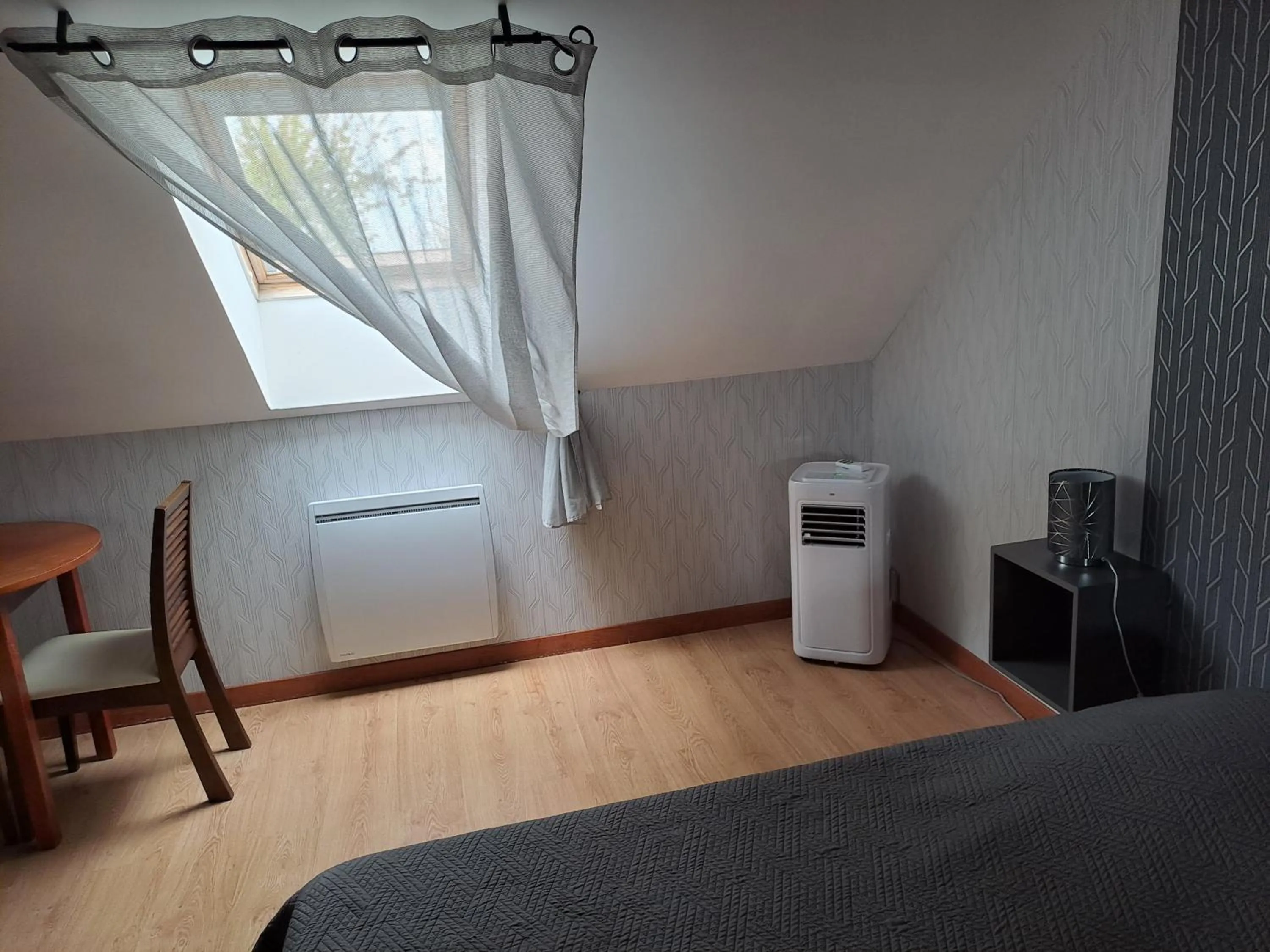 Photo of the whole room, Bed in AU FIL DES LACS