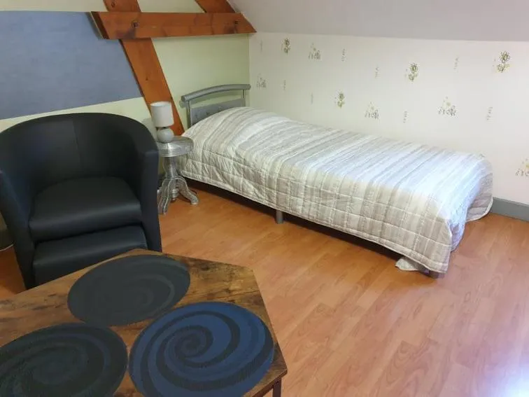 Photo of the whole room, Bed in AU FIL DES LACS