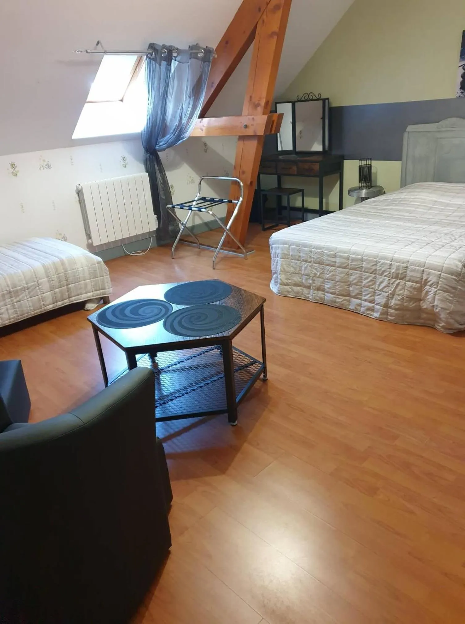 Photo of the whole room, Bed in AU FIL DES LACS