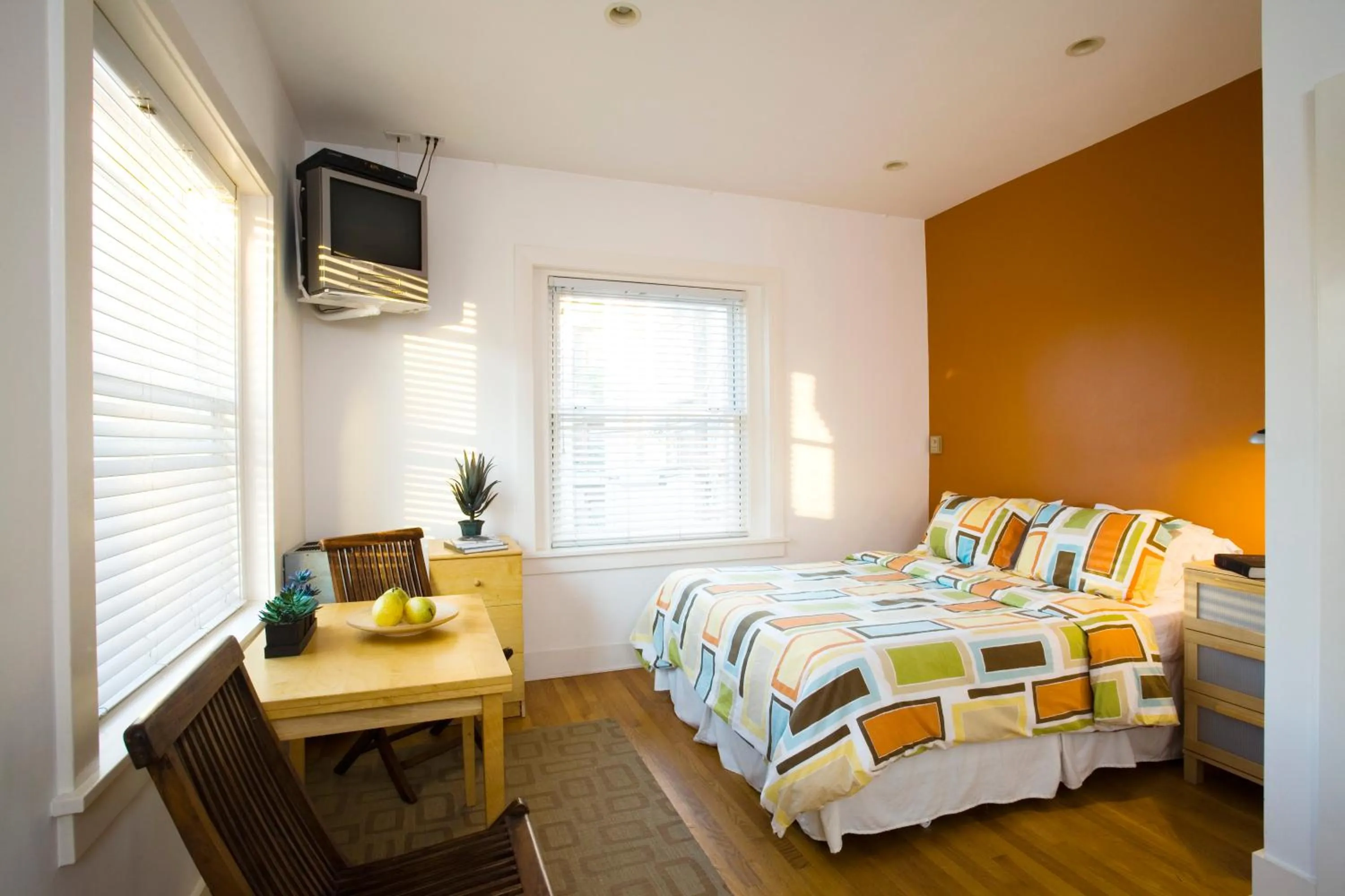 Photo of the whole room, Bed in Venice Suites