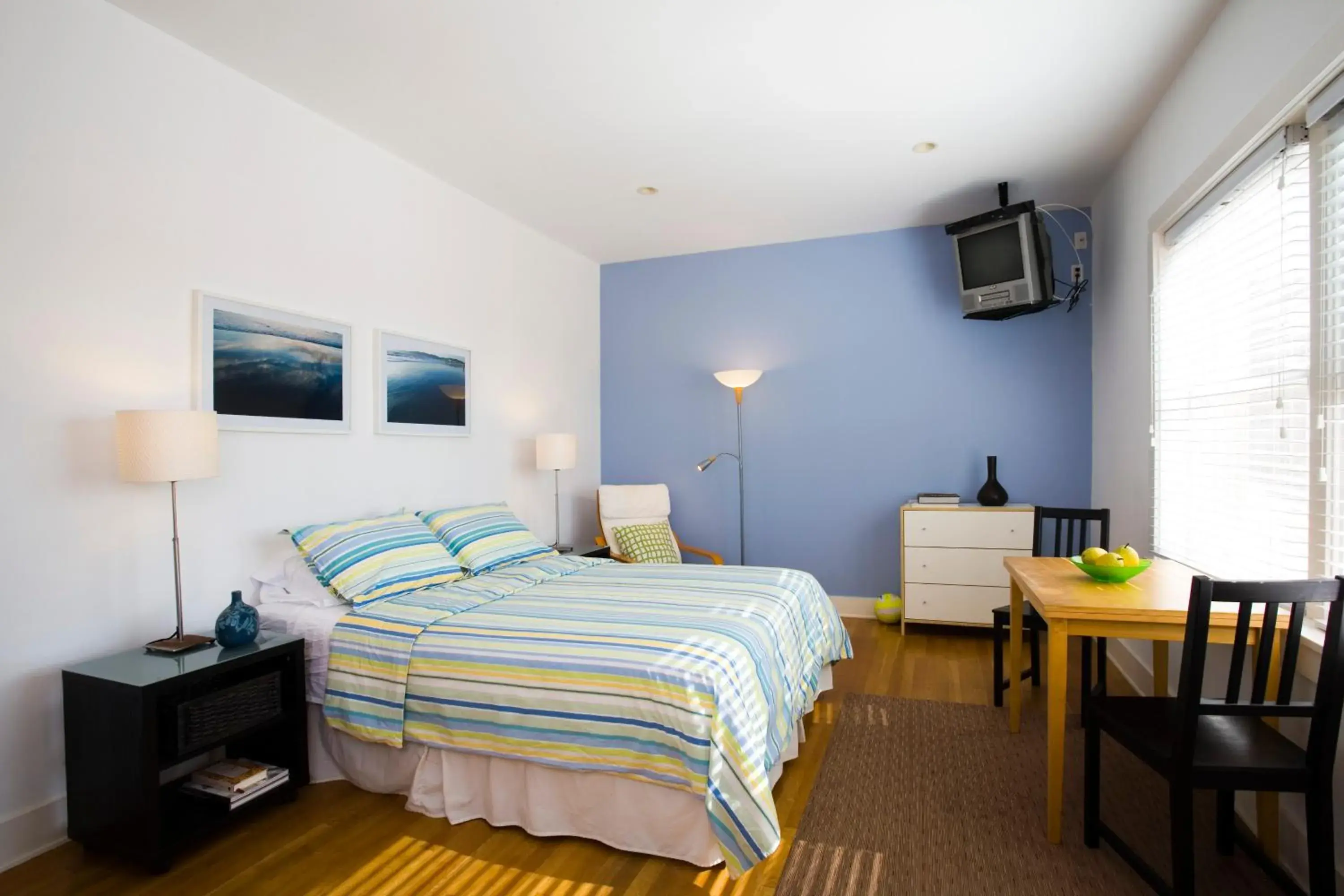 Photo of the whole room, Bed in Venice Suites Photo of the whole room, Bed in Venice Suites