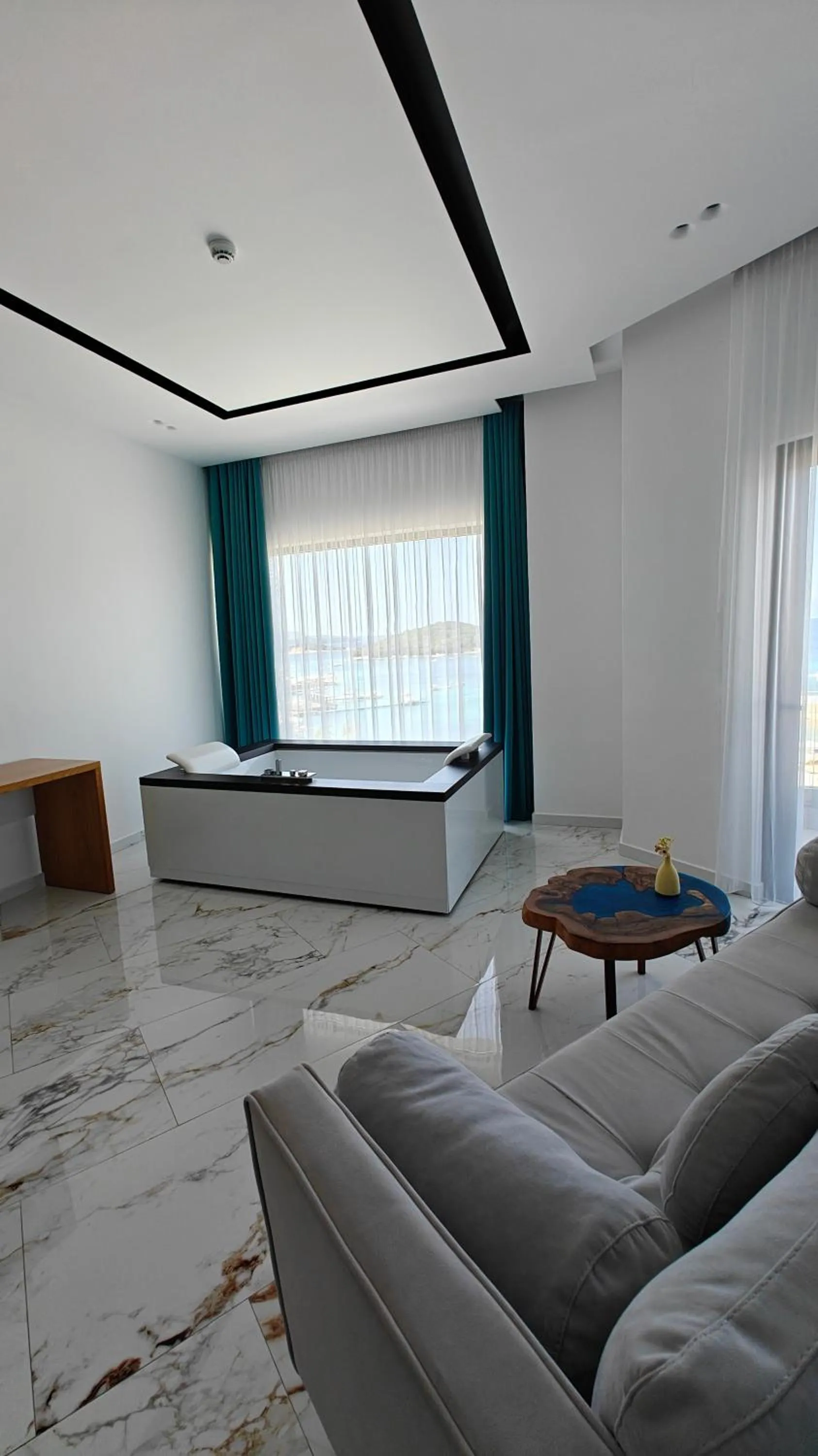Suite with Spa Bath in King Hotel Ksamil