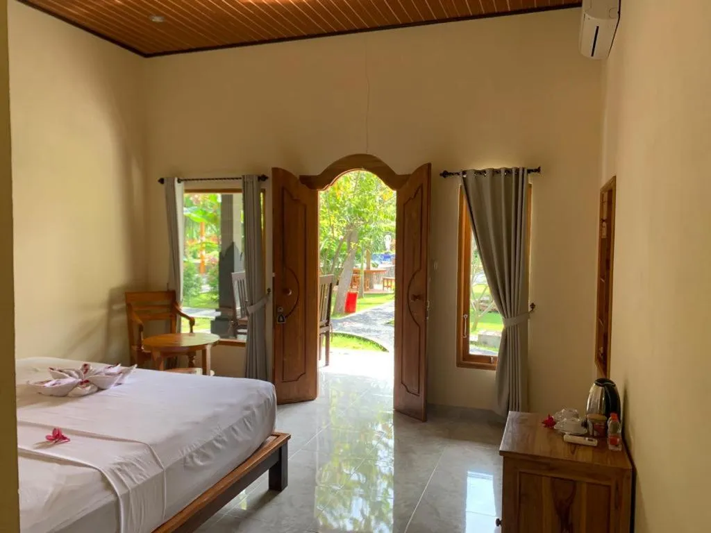 Garden view, Bed in Kubu Padi Wooden House