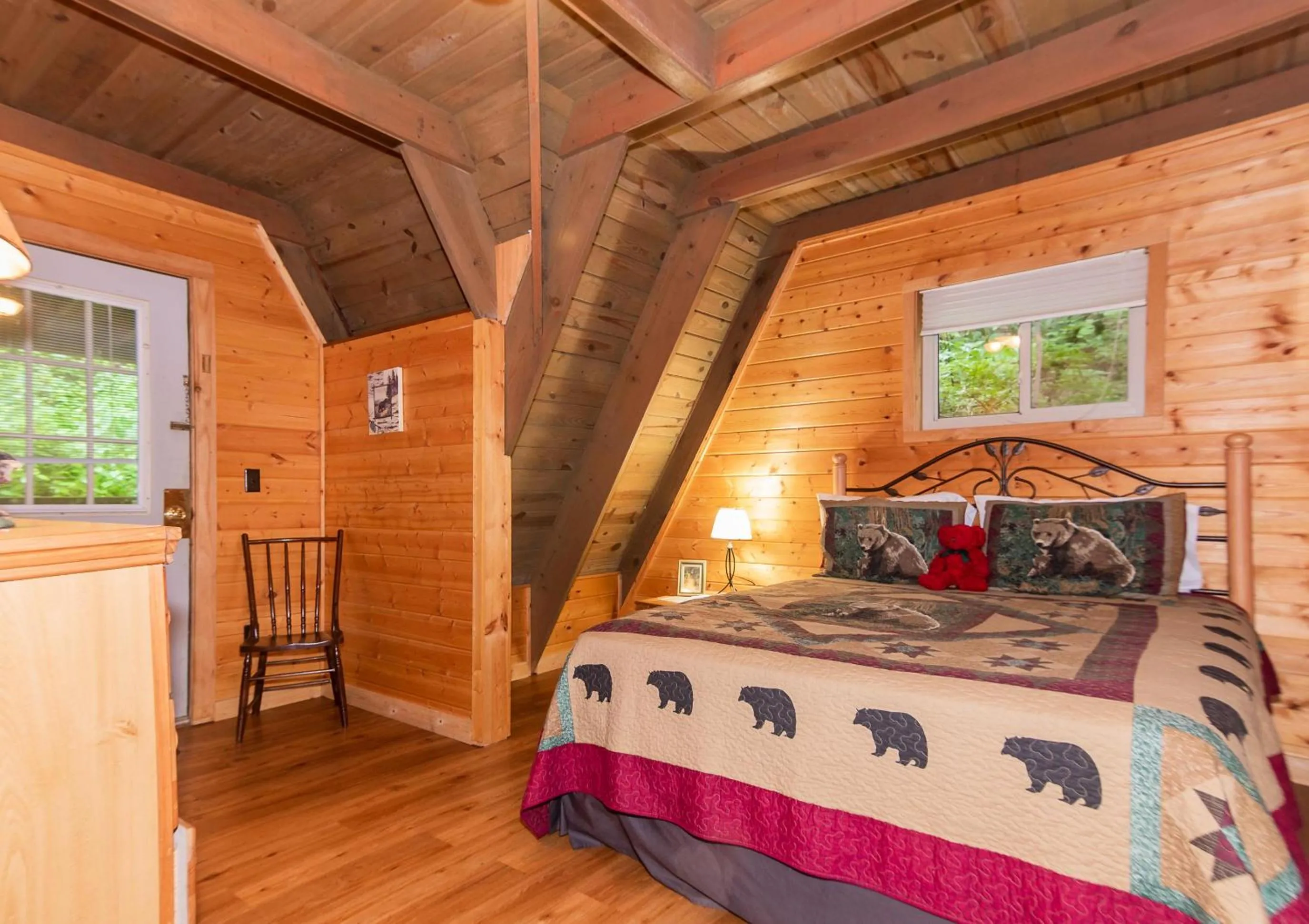 Bed in Smoky Bear Hideaway