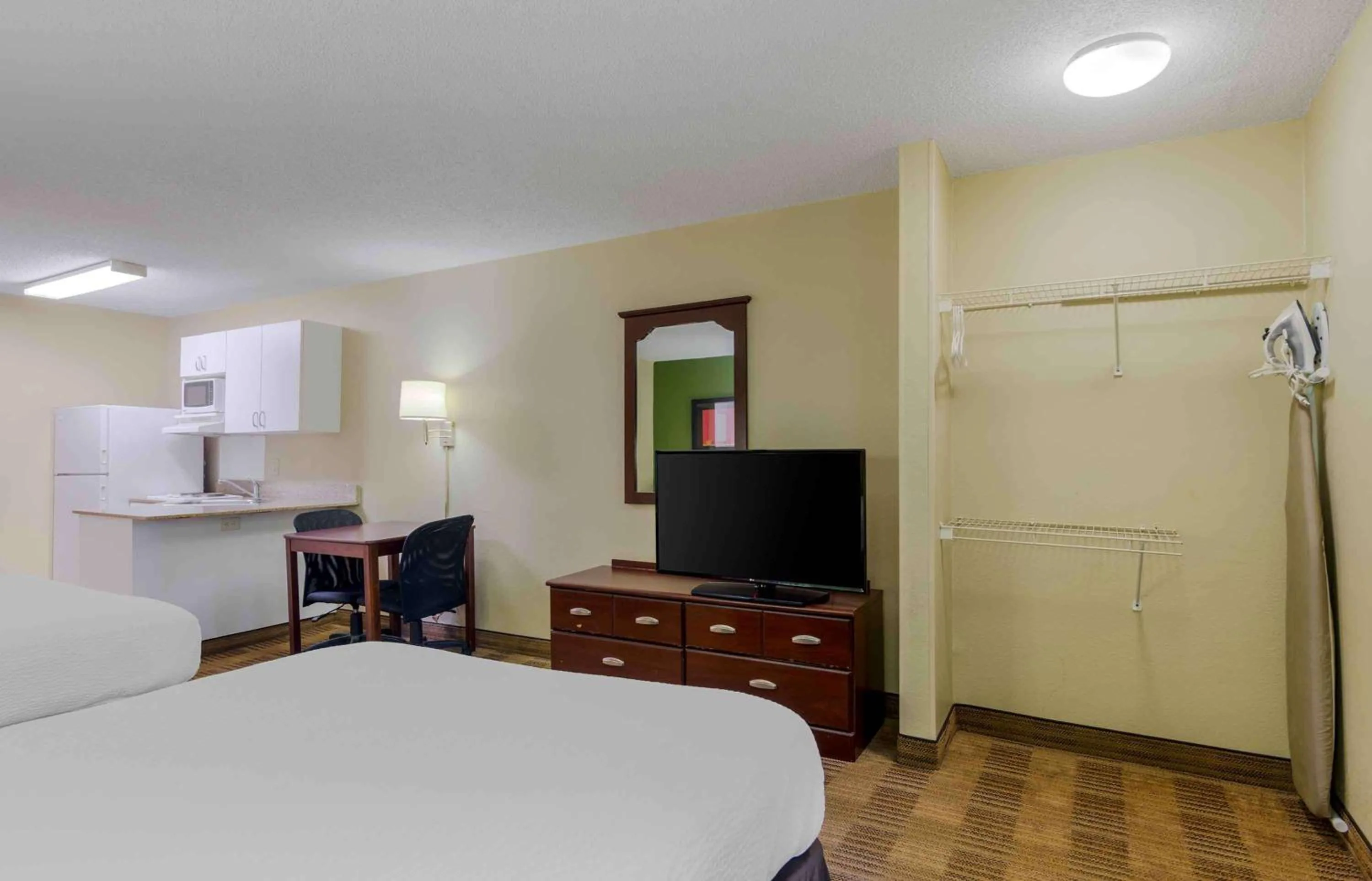 Bedroom, Bed in Extended Stay America Select Suites - Atlanta - Alpharetta - Rock Mill Rd