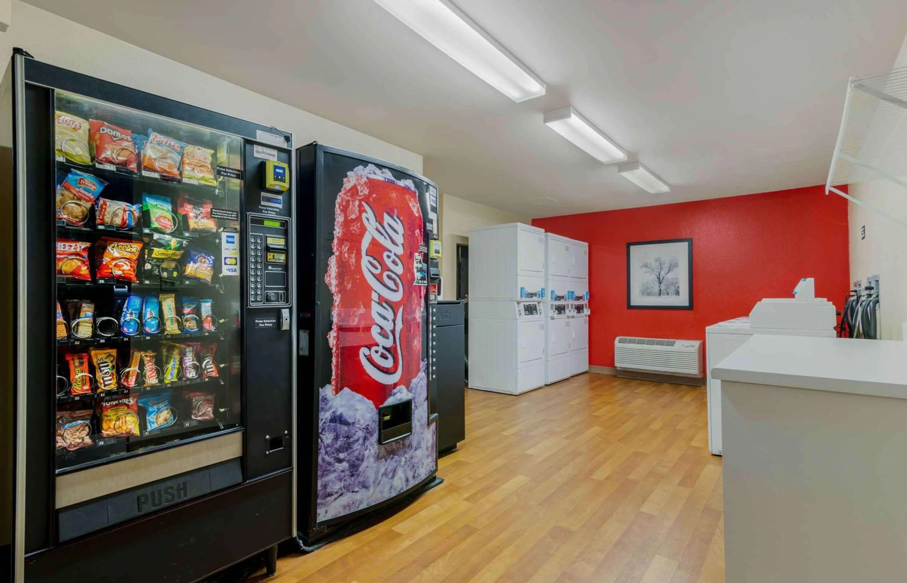 Property building in Extended Stay America Select Suites - Atlanta - Alpharetta - Rock Mill Rd