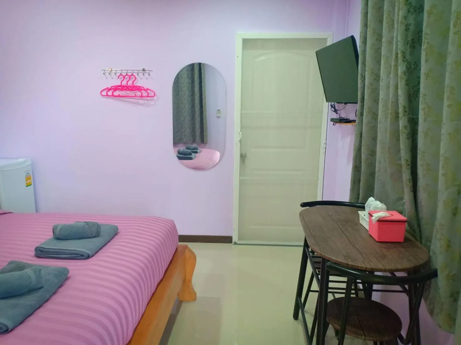 towels, Bed in Siri Guesthouse