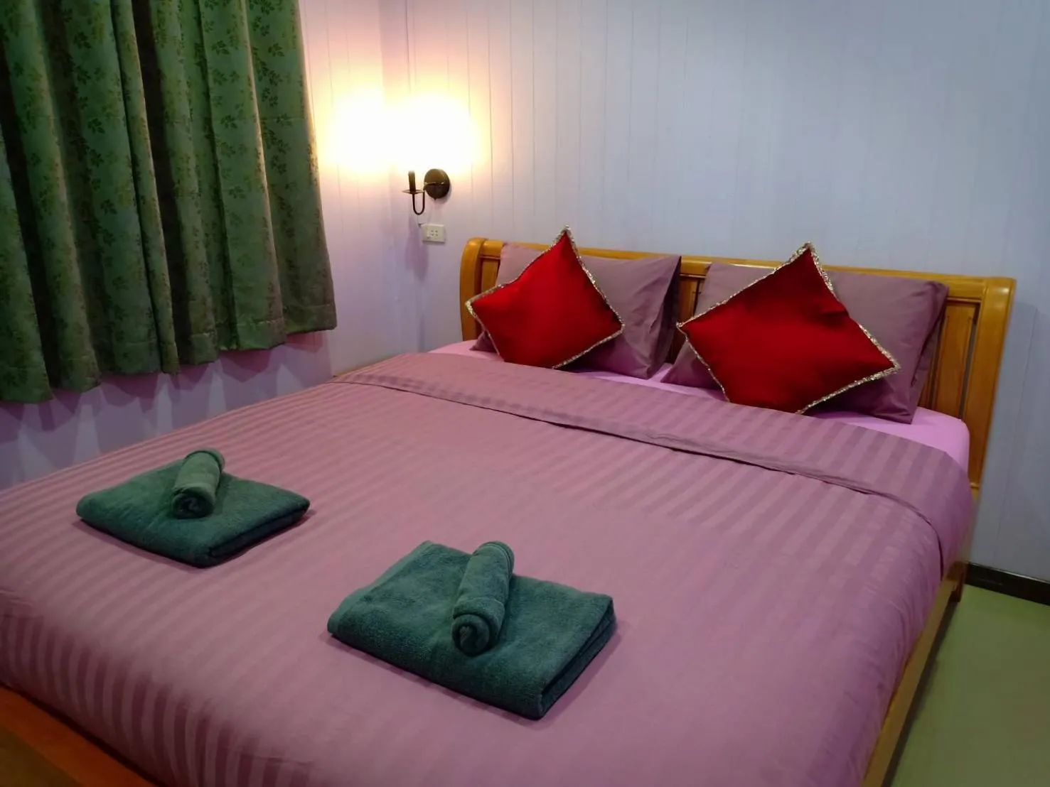Photo of the whole room, Bed in Siri Guesthouse