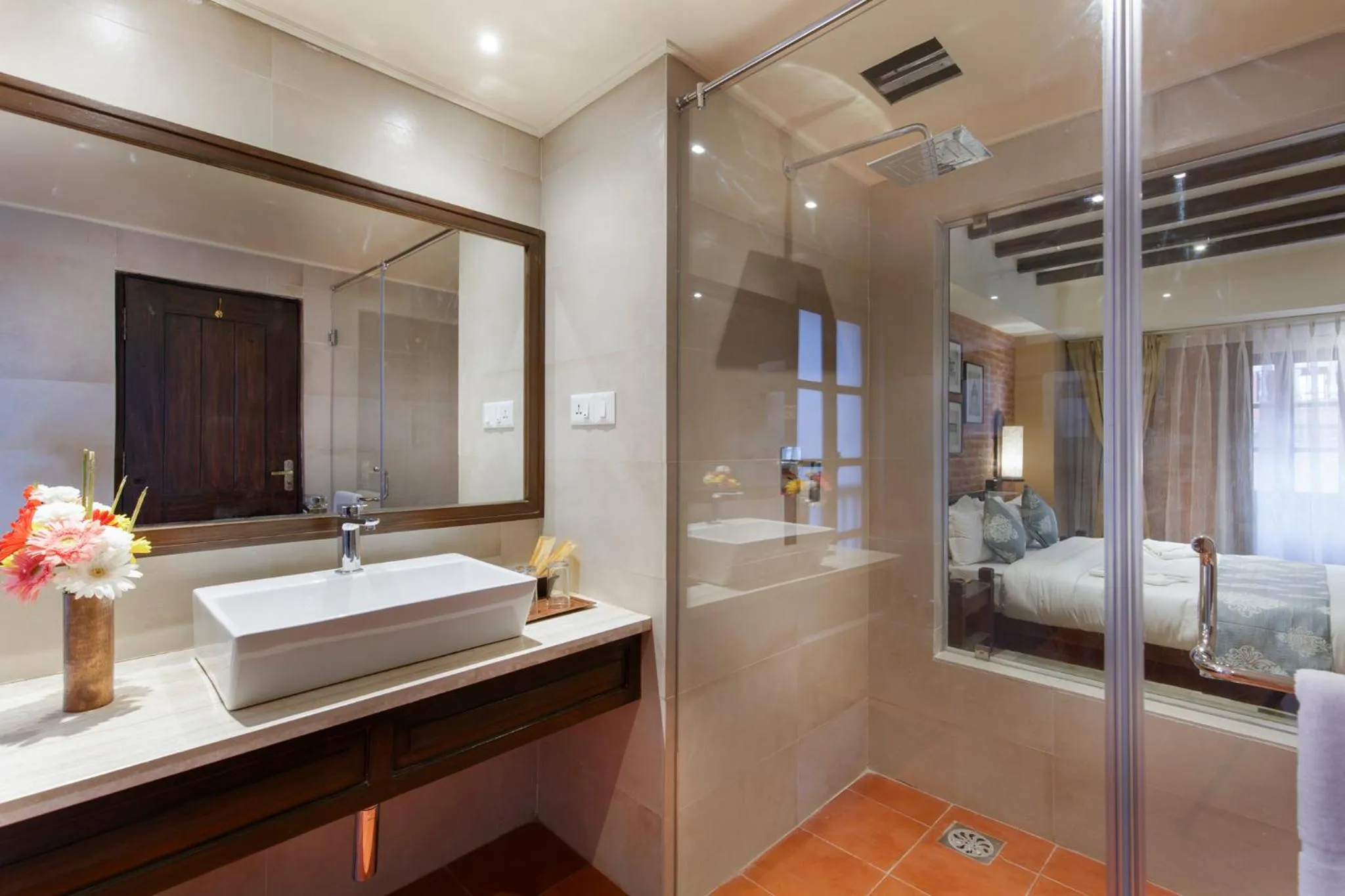 Shower, Bed in Hotel Thamel House - 6 km from Boudhanath Stupa, Kathmandu