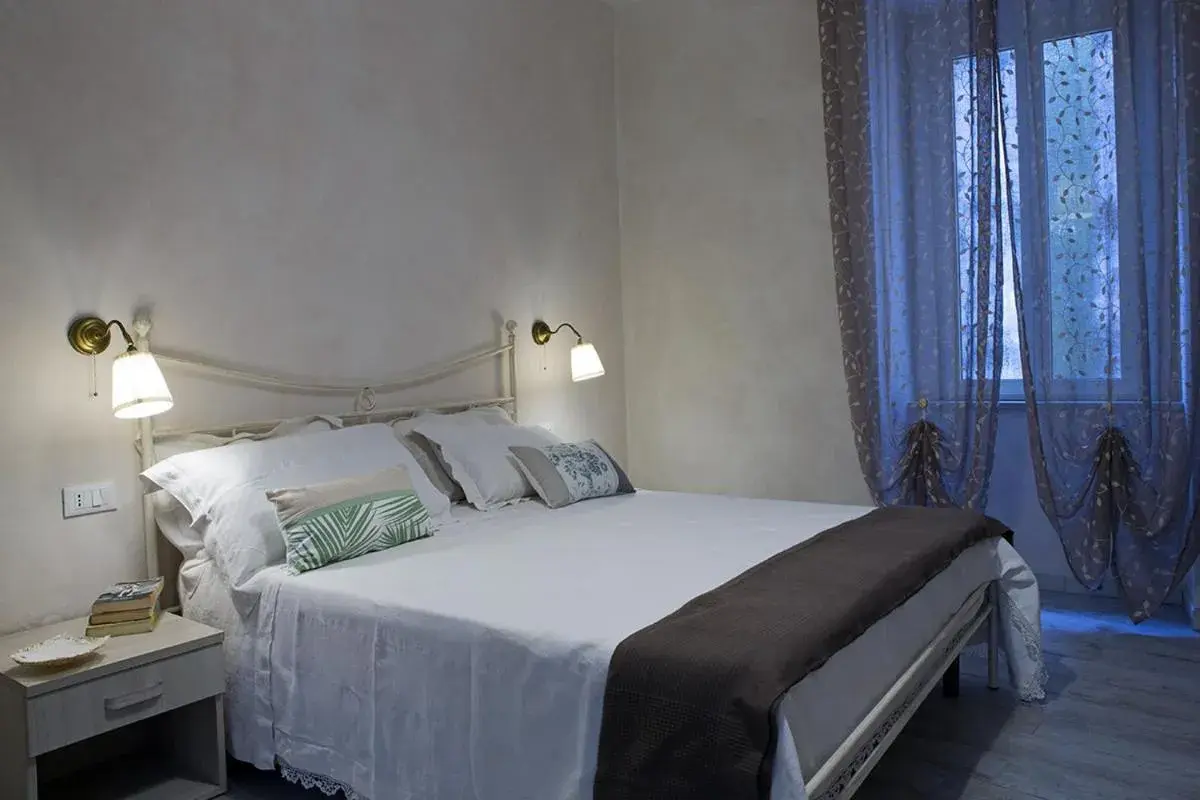 Deluxe Room (2 Adults + 1 Child) - single occupancy in B&B del Palazzo Deluxe Room (2 Adults + 1 Child) - single occupancy in B&B del Palazzo