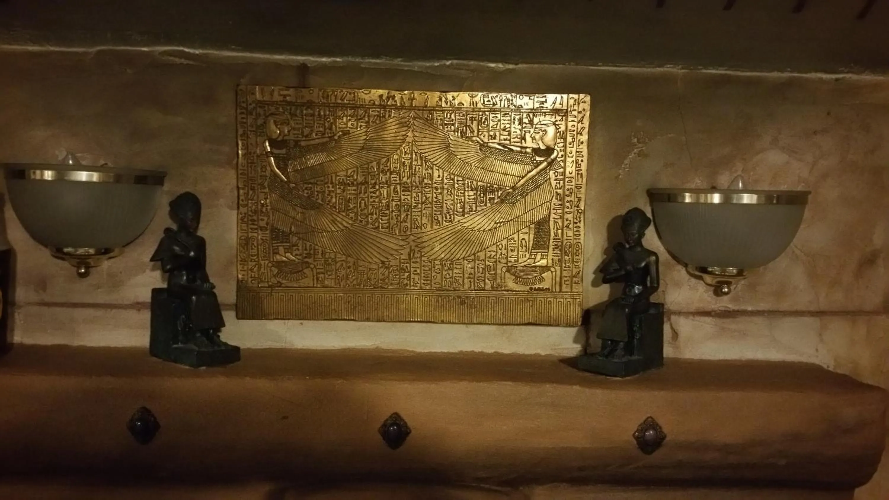 Decorative detail in Castle Wood Theme Cottages- COUPLES ONLY