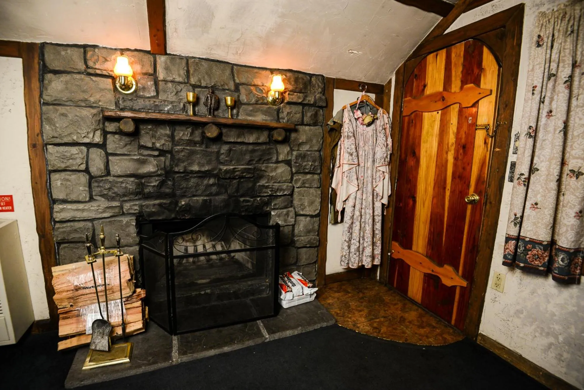 flat iron in Castle Wood Theme Cottages- COUPLES ONLY