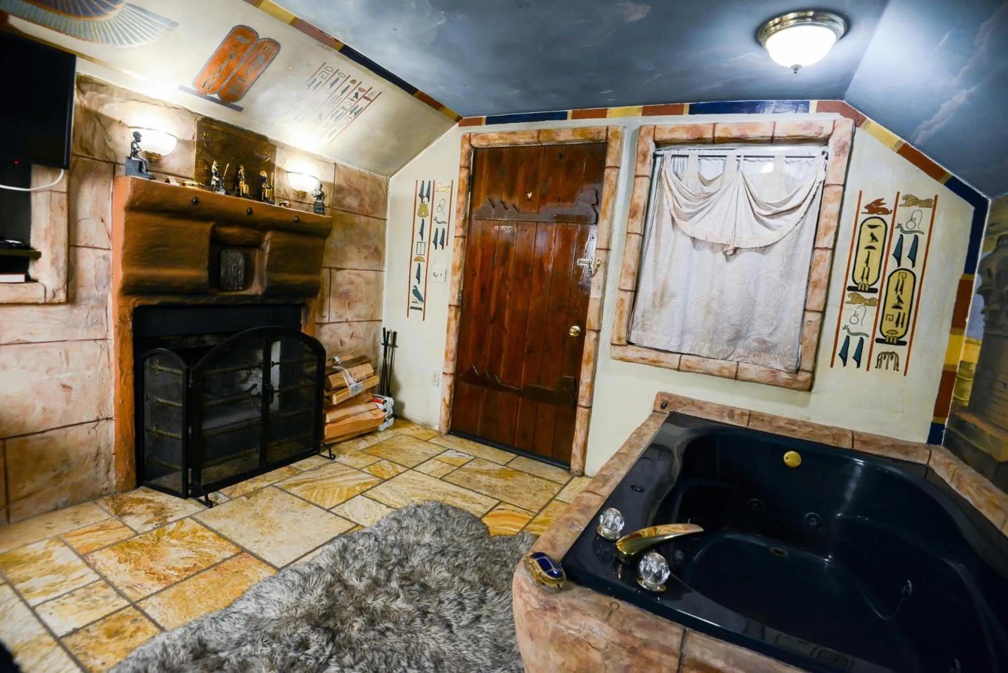 Hot Tub in Castle Wood Theme Cottages- COUPLES ONLY