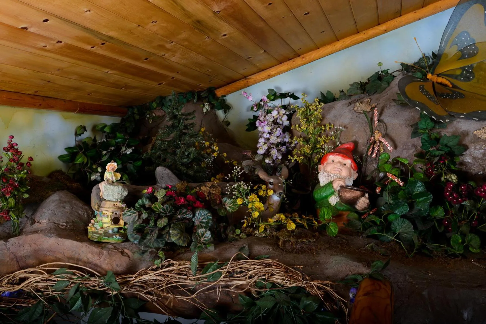 Decorative detail in Castle Wood Theme Cottages- COUPLES ONLY