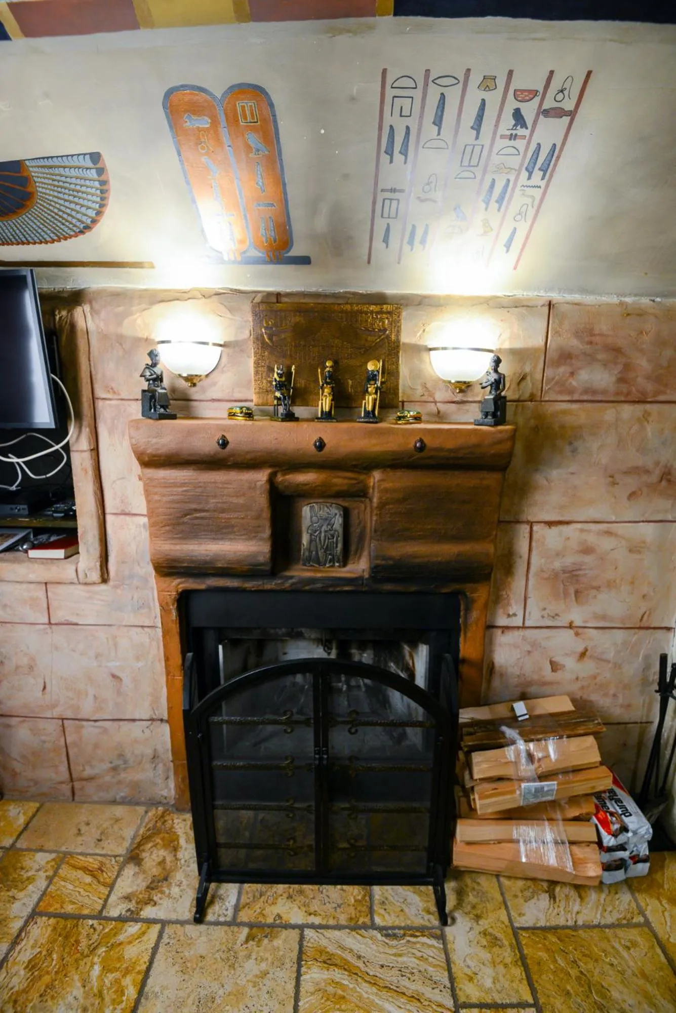 flat iron in Castle Wood Theme Cottages- COUPLES ONLY