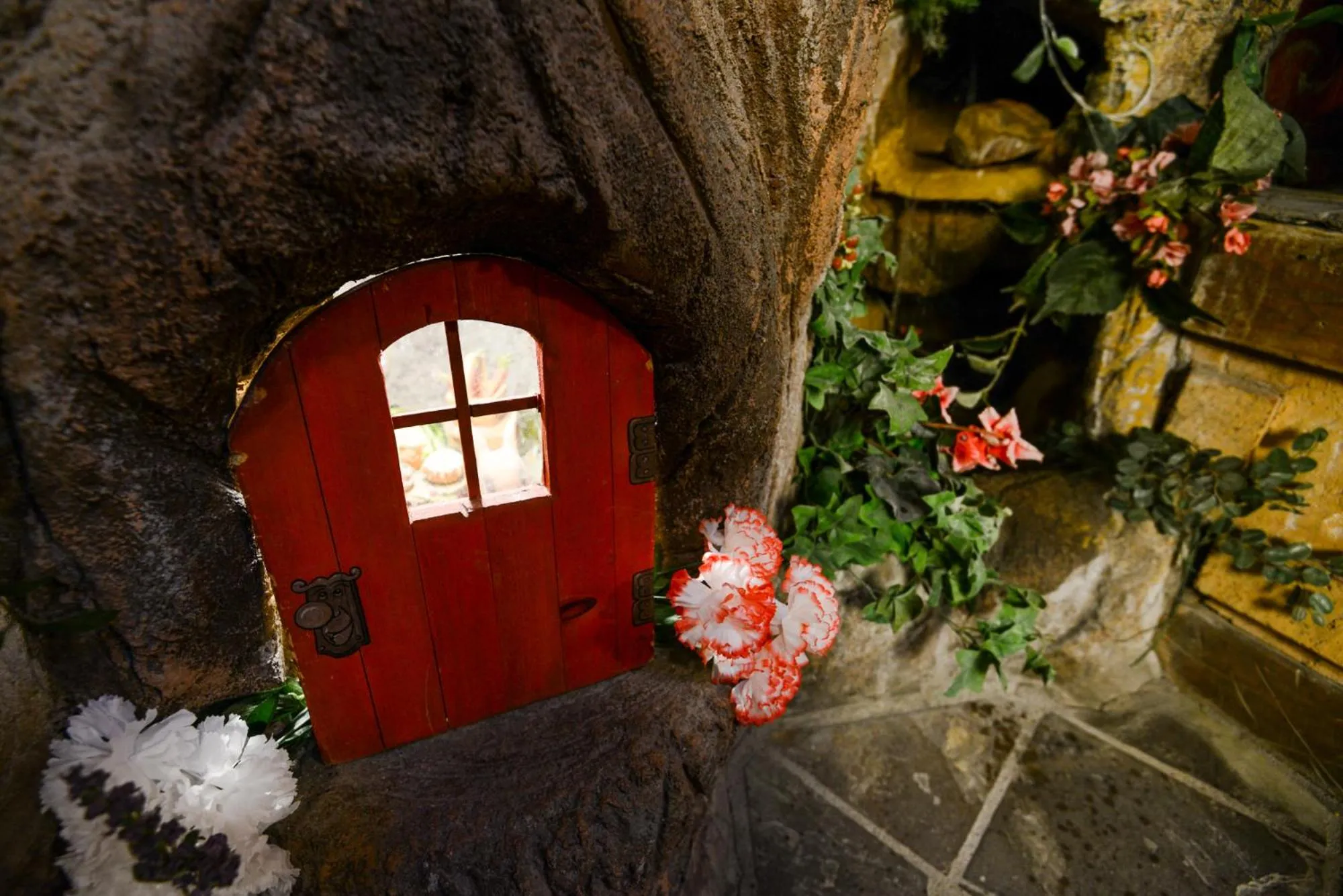 Decorative detail in Castle Wood Theme Cottages- COUPLES ONLY