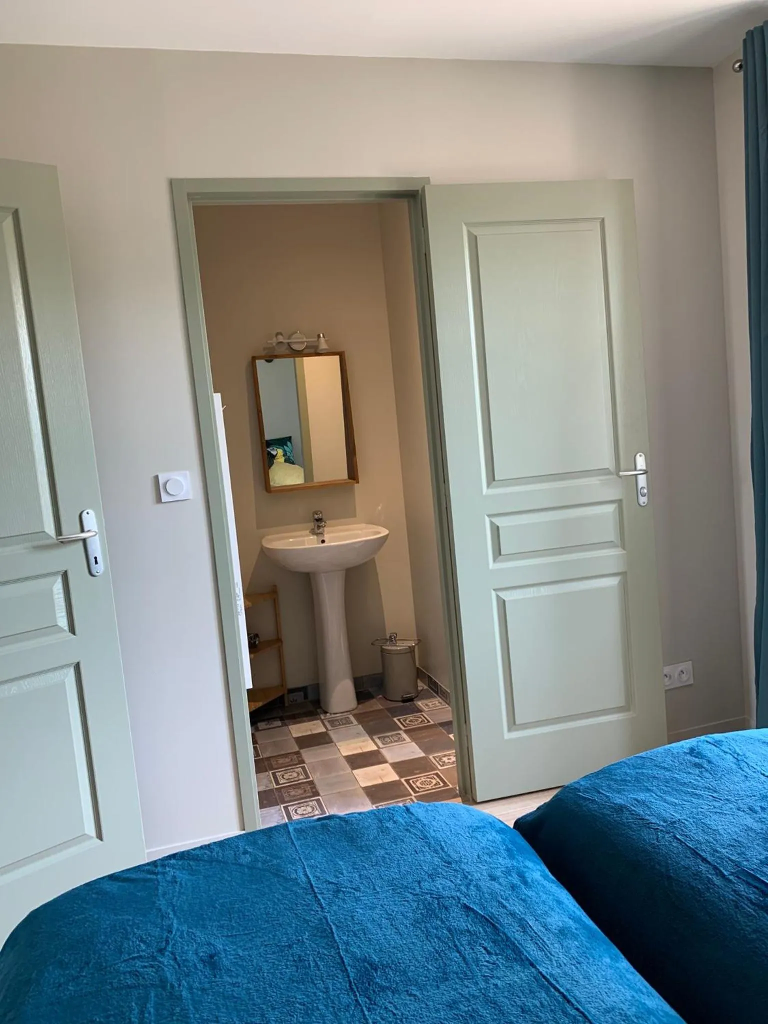 Bathroom, Bed in La maison des Légendes