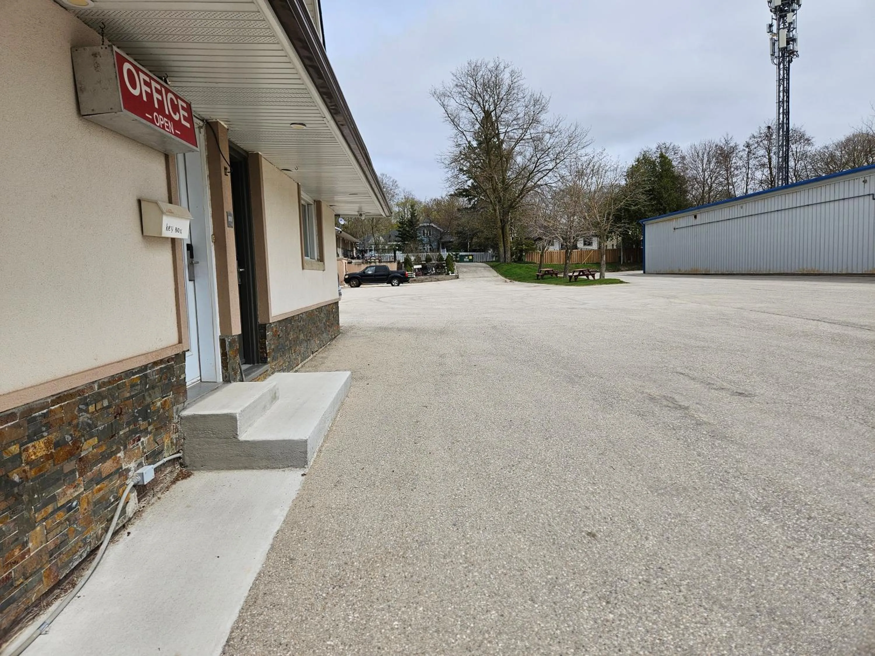 Property building in Forest Plaza Motel