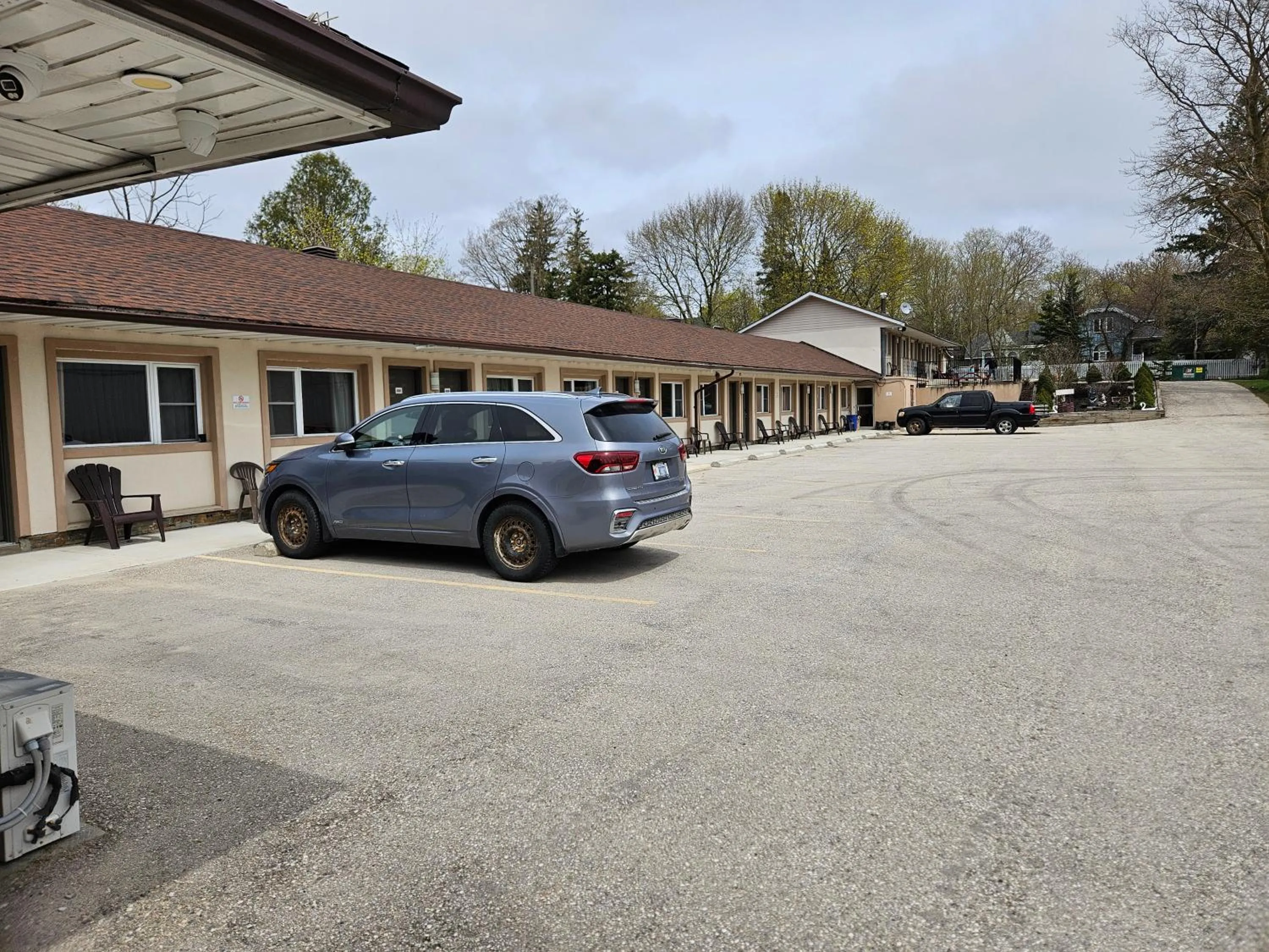 Property building in Forest Plaza Motel