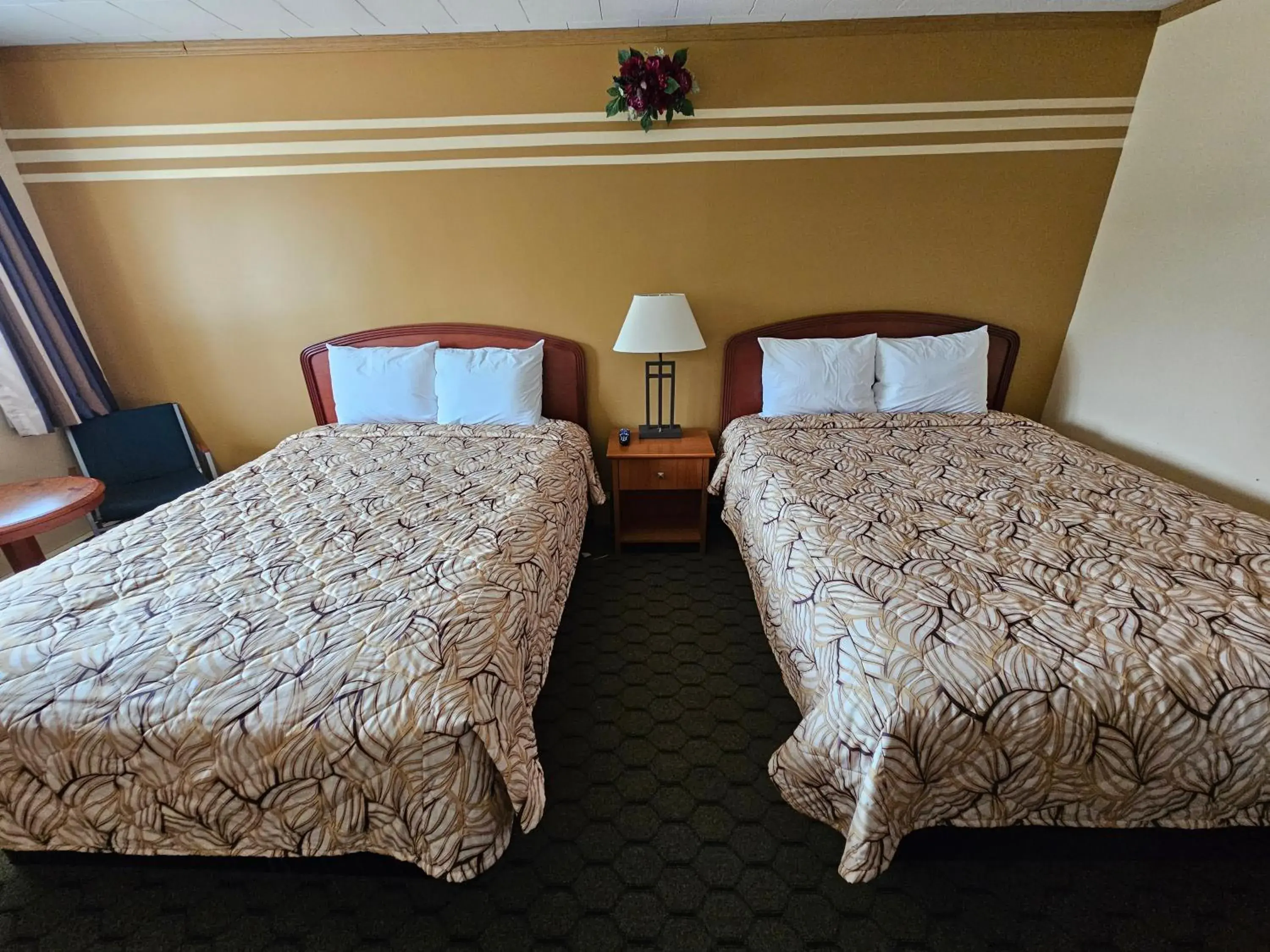 Queen Room with Two Queen Beds - Non-Smoking in Forest Plaza Motel Queen Room with Two Queen Beds - Non-Smoking in Forest Plaza Motel