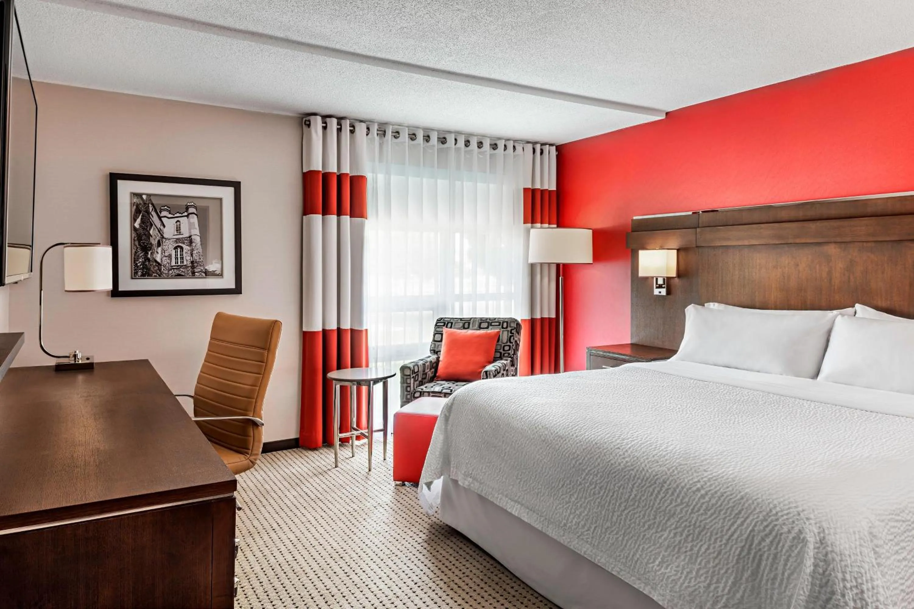 Photo of the whole room, Bed in Four Points by Sheraton London