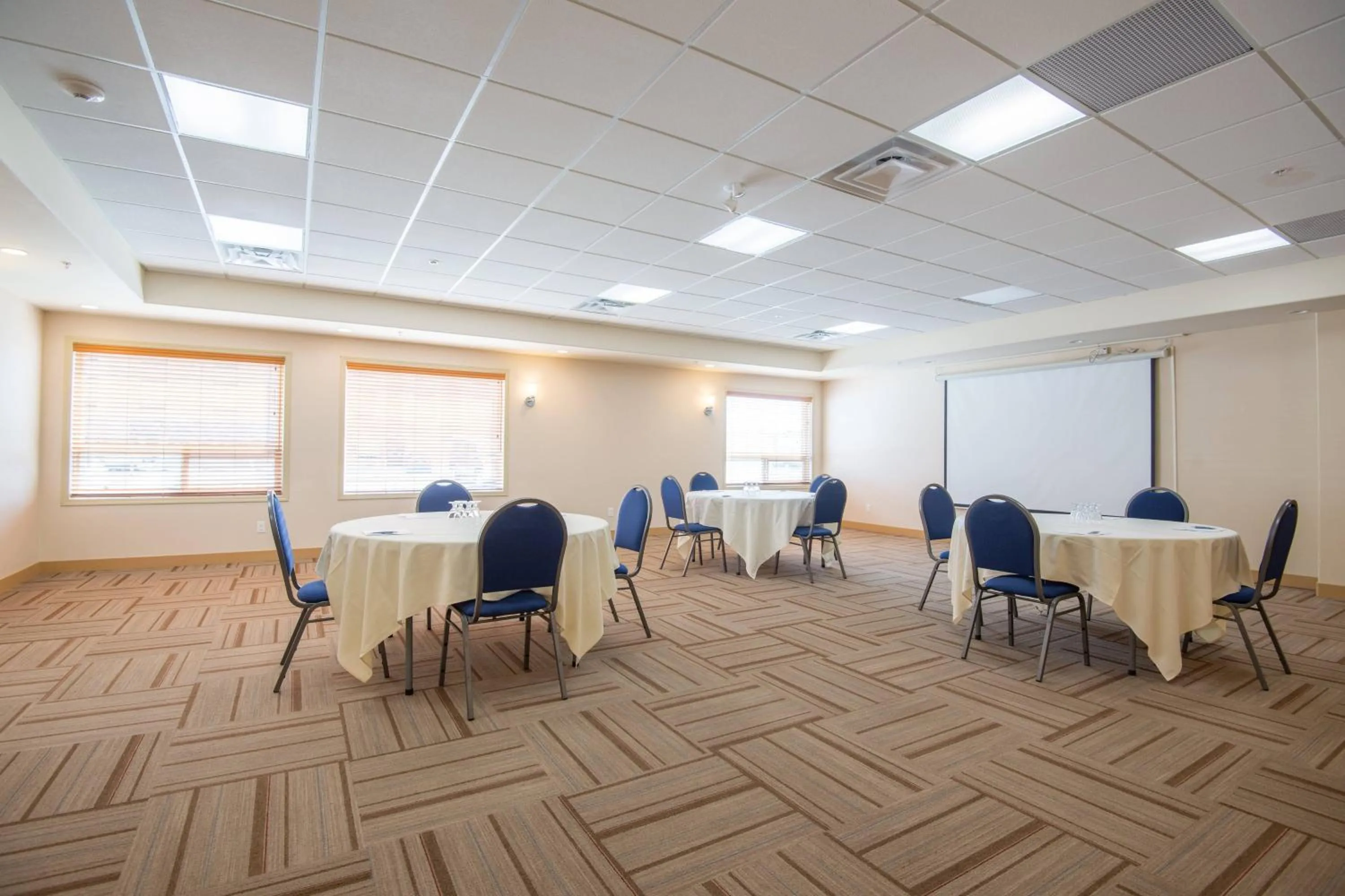 Meeting/conference room in Four Points by Sheraton Saskatoon