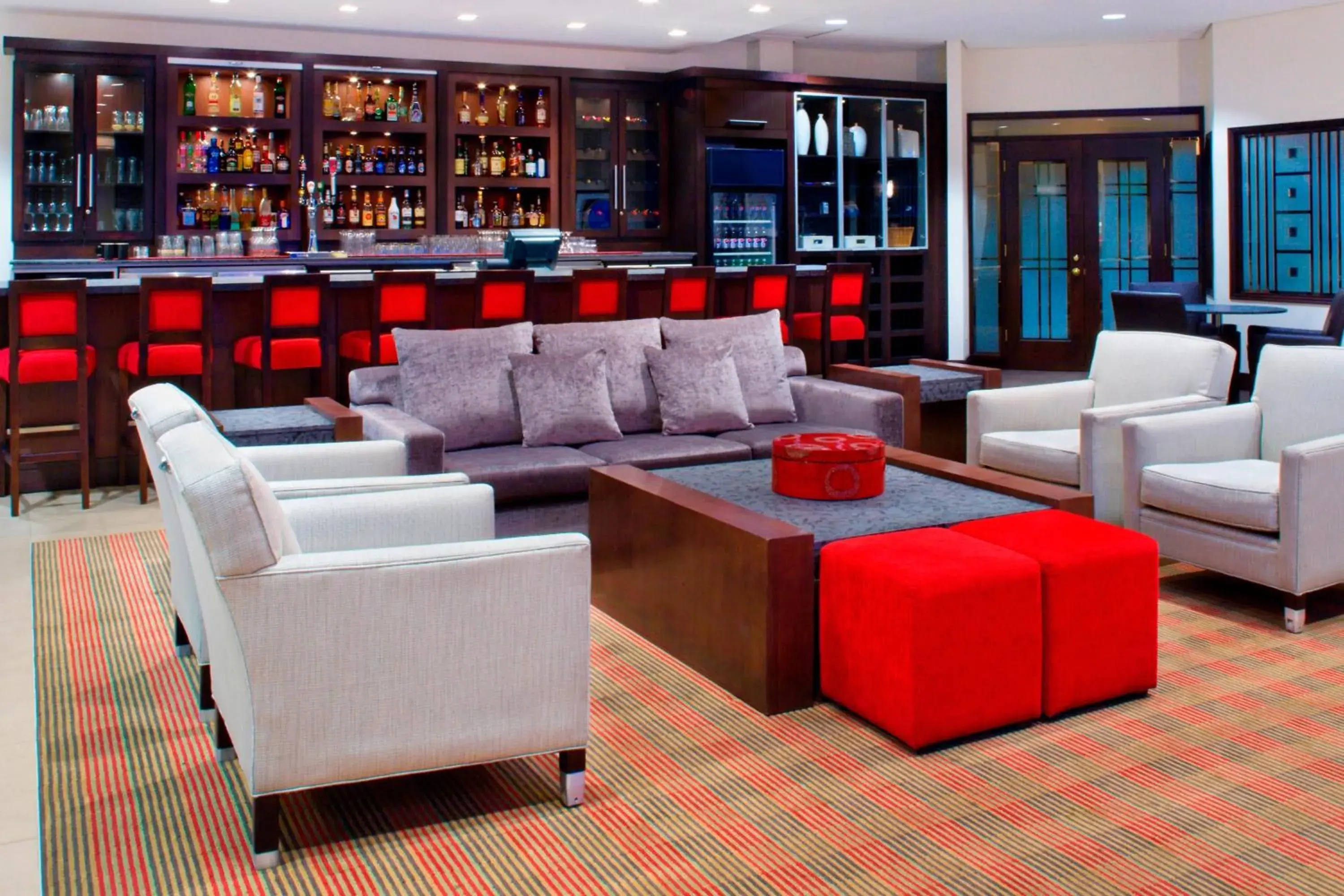 Lounge or bar in Four Points by Sheraton Winnipeg South Lounge or bar in Four Points by Sheraton Winnipeg South