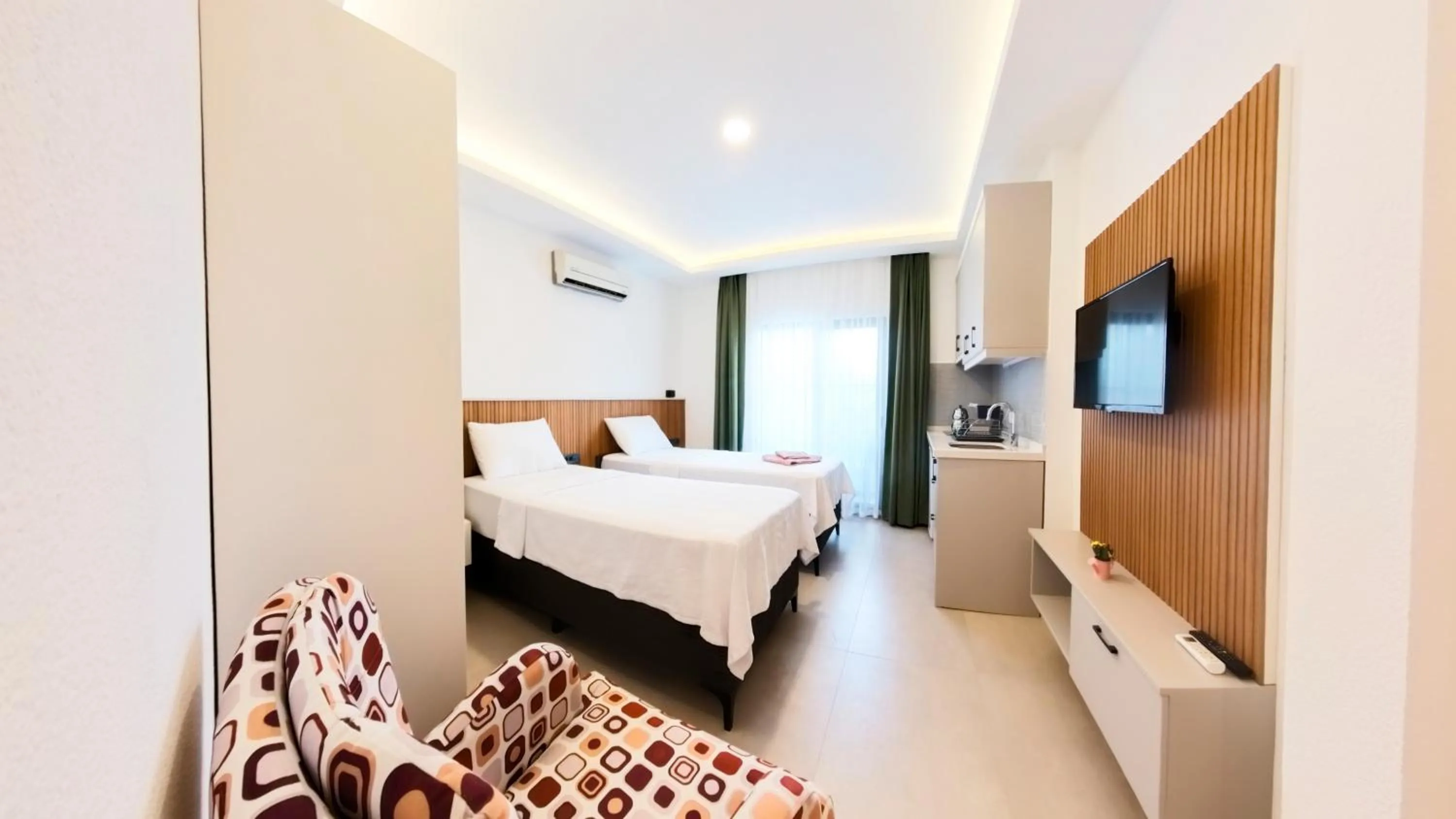 TV and multimedia, Bed in Derin Apart Hotel Bodrum