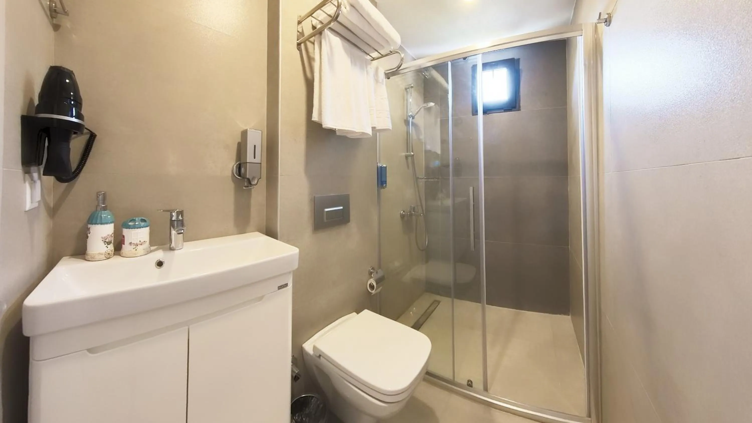 Shower in Derin Apart Hotel Bodrum