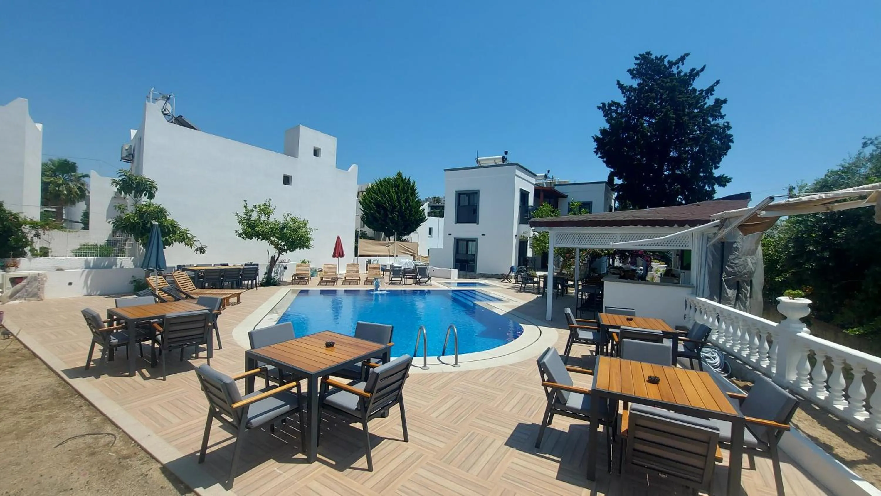 Swimming pool in Derin Apart Hotel Bodrum