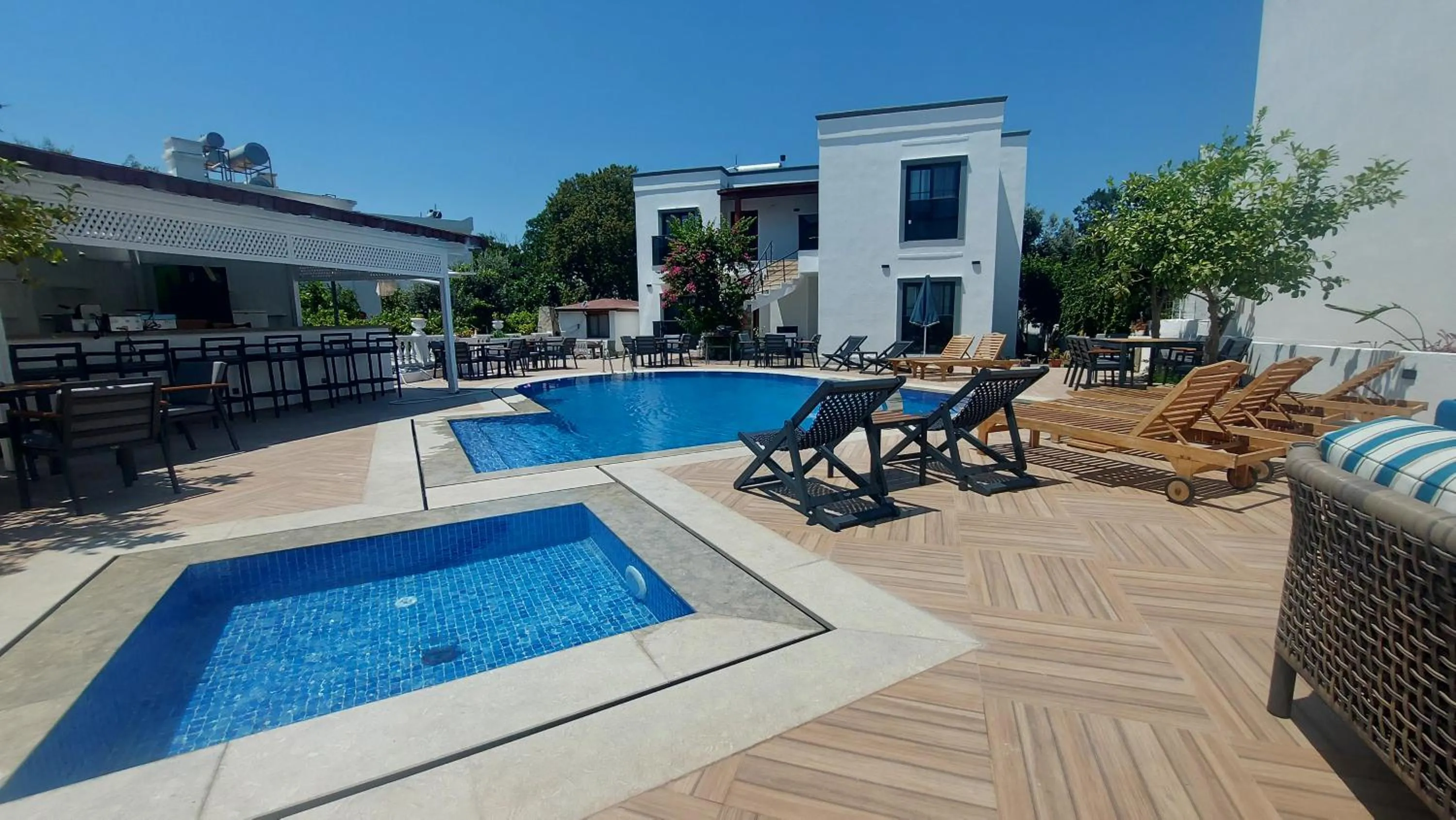 Swimming pool in Derin Apart Hotel Bodrum