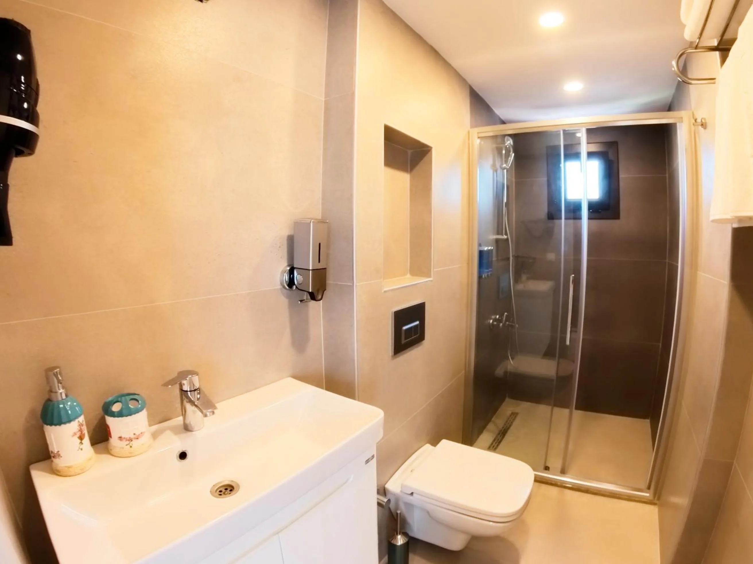 Shower in Derin Apart Hotel Bodrum