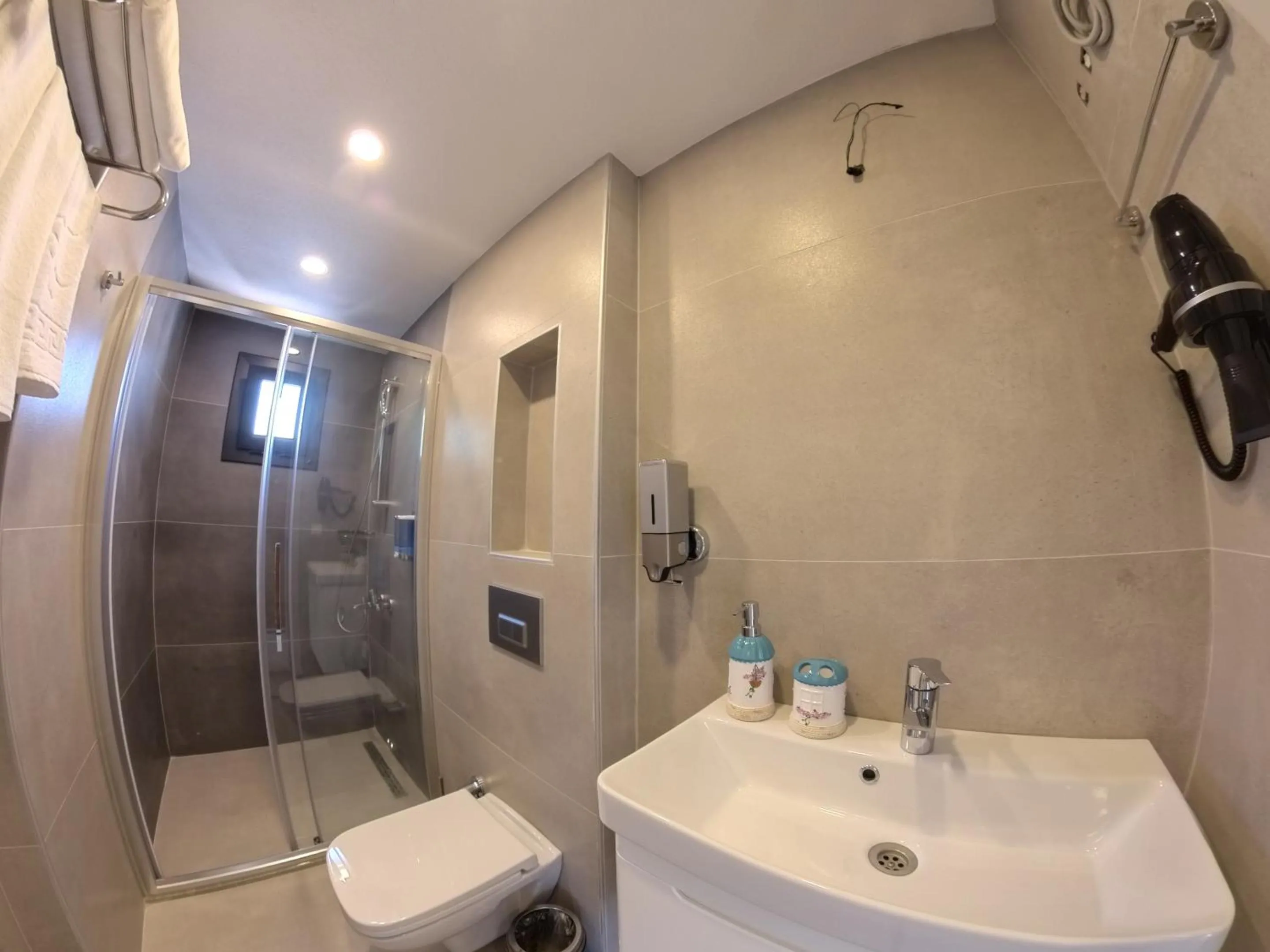 Shower in Derin Apart Hotel Bodrum