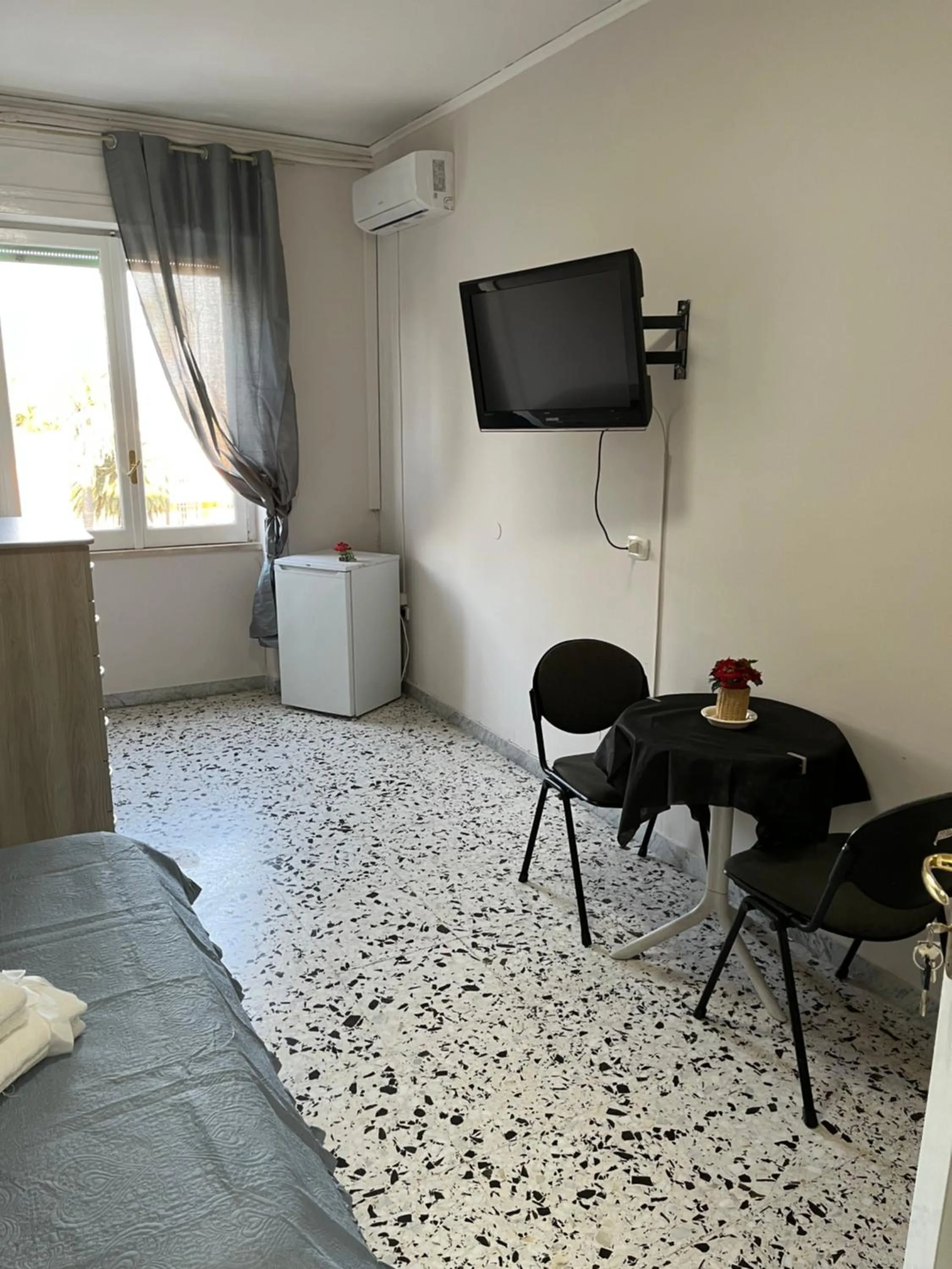 TV/Entertainment Center in B&B Rosy