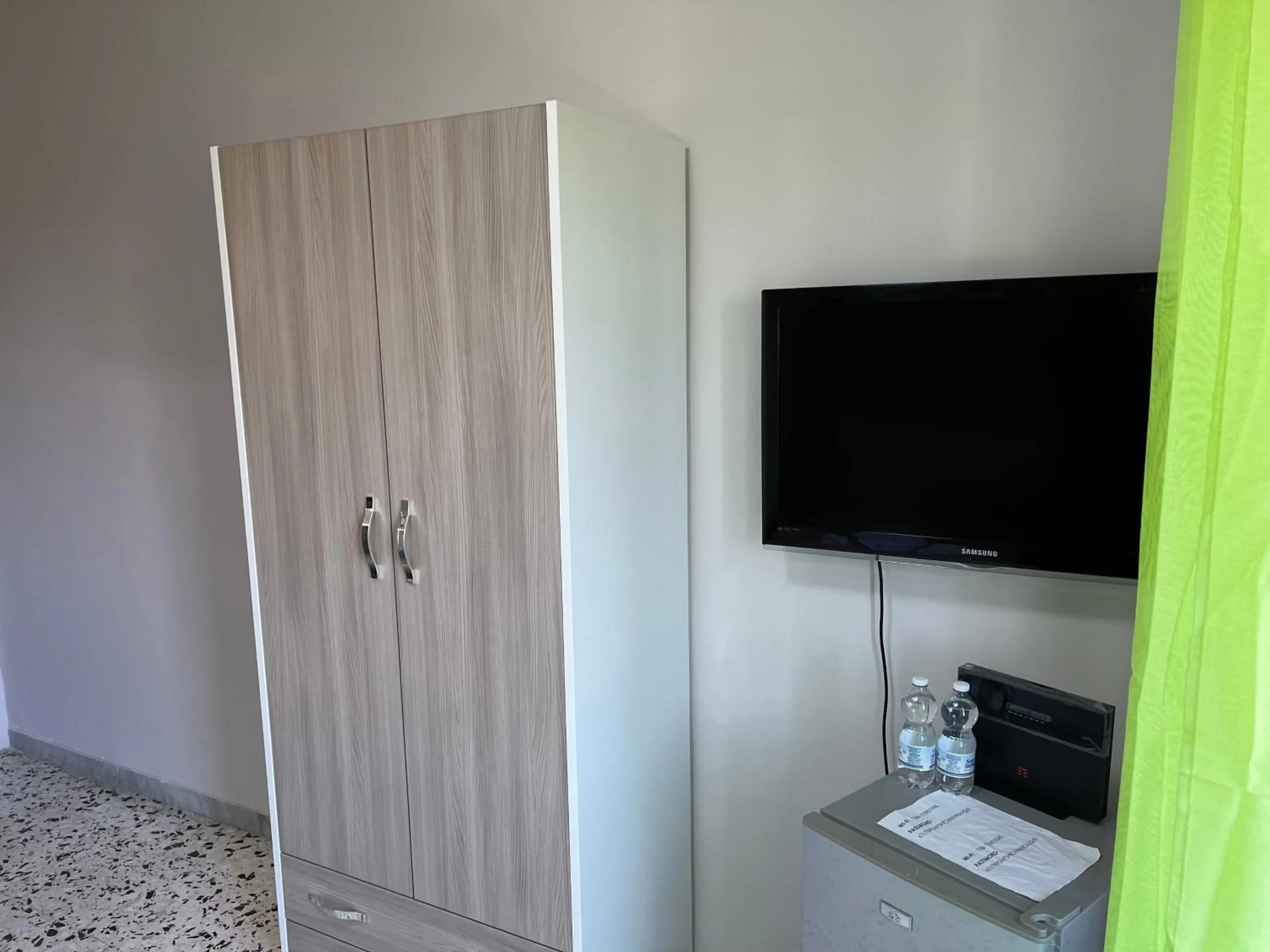 TV/Entertainment Center in B&B Rosy