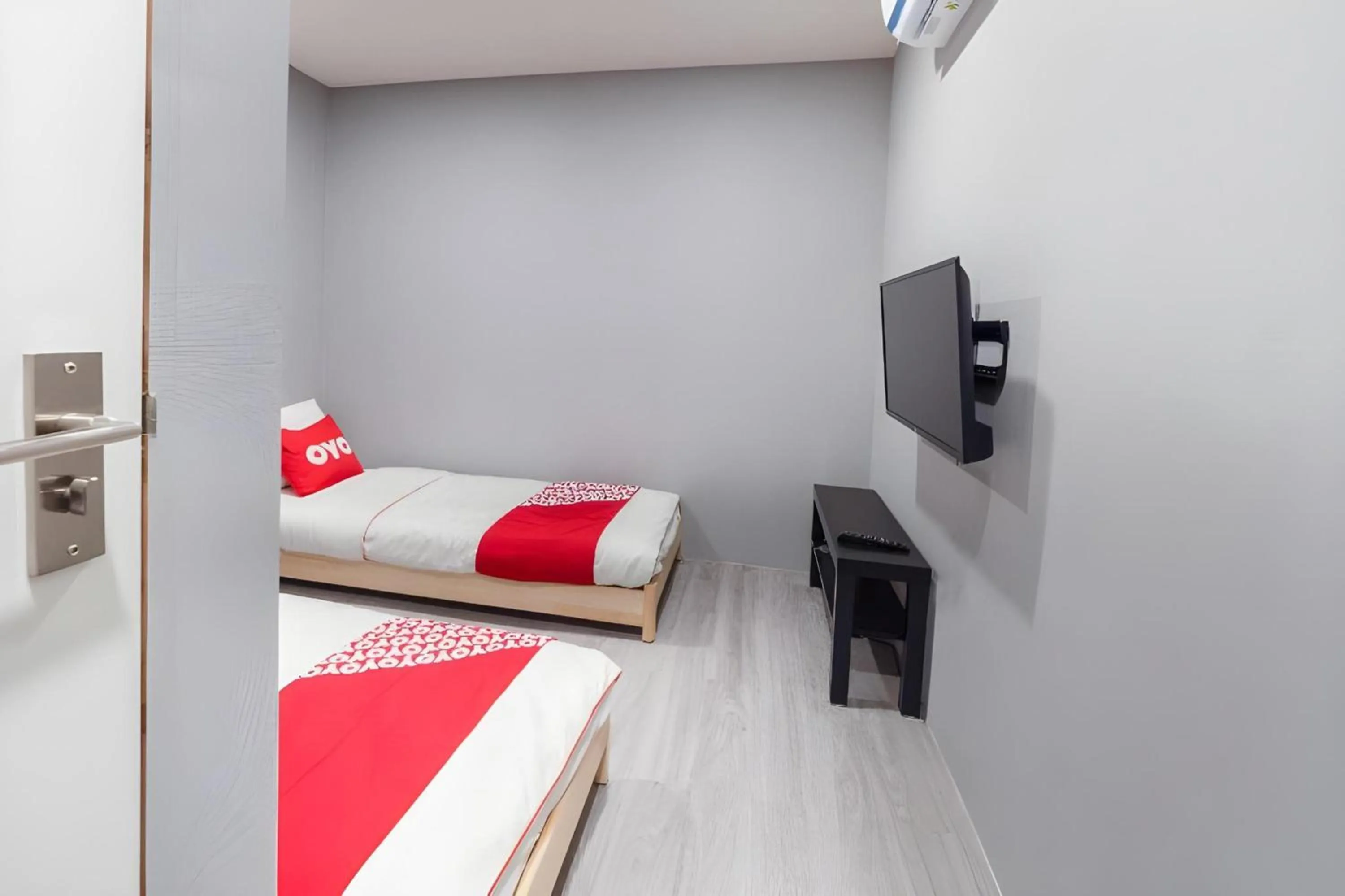 Photo of the whole room, Bed in Bossa House Hostel & Cafe