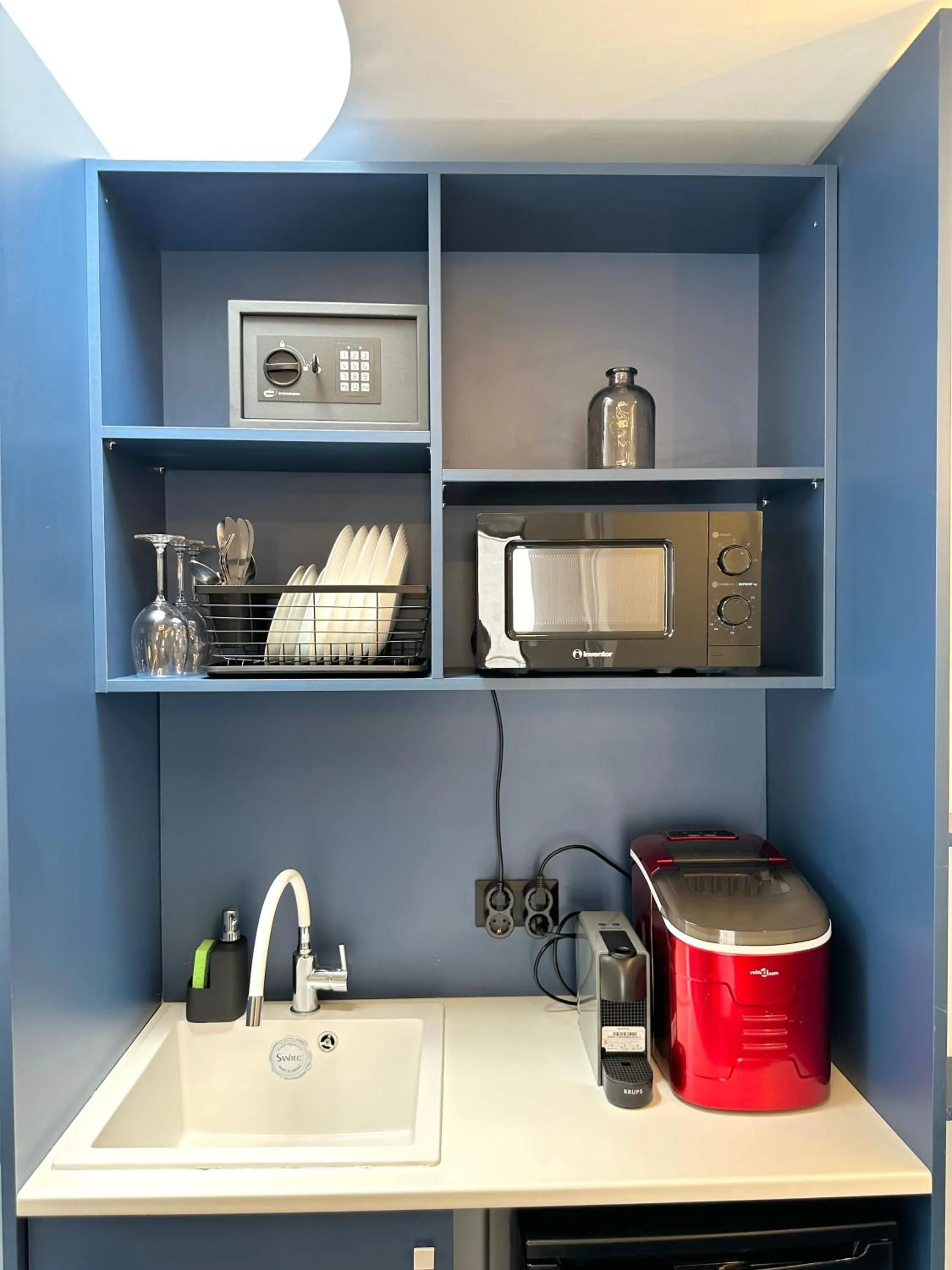 Coffee/tea facilities in Step One | Luxury Suites right in the heart of Acropolis next to metro station