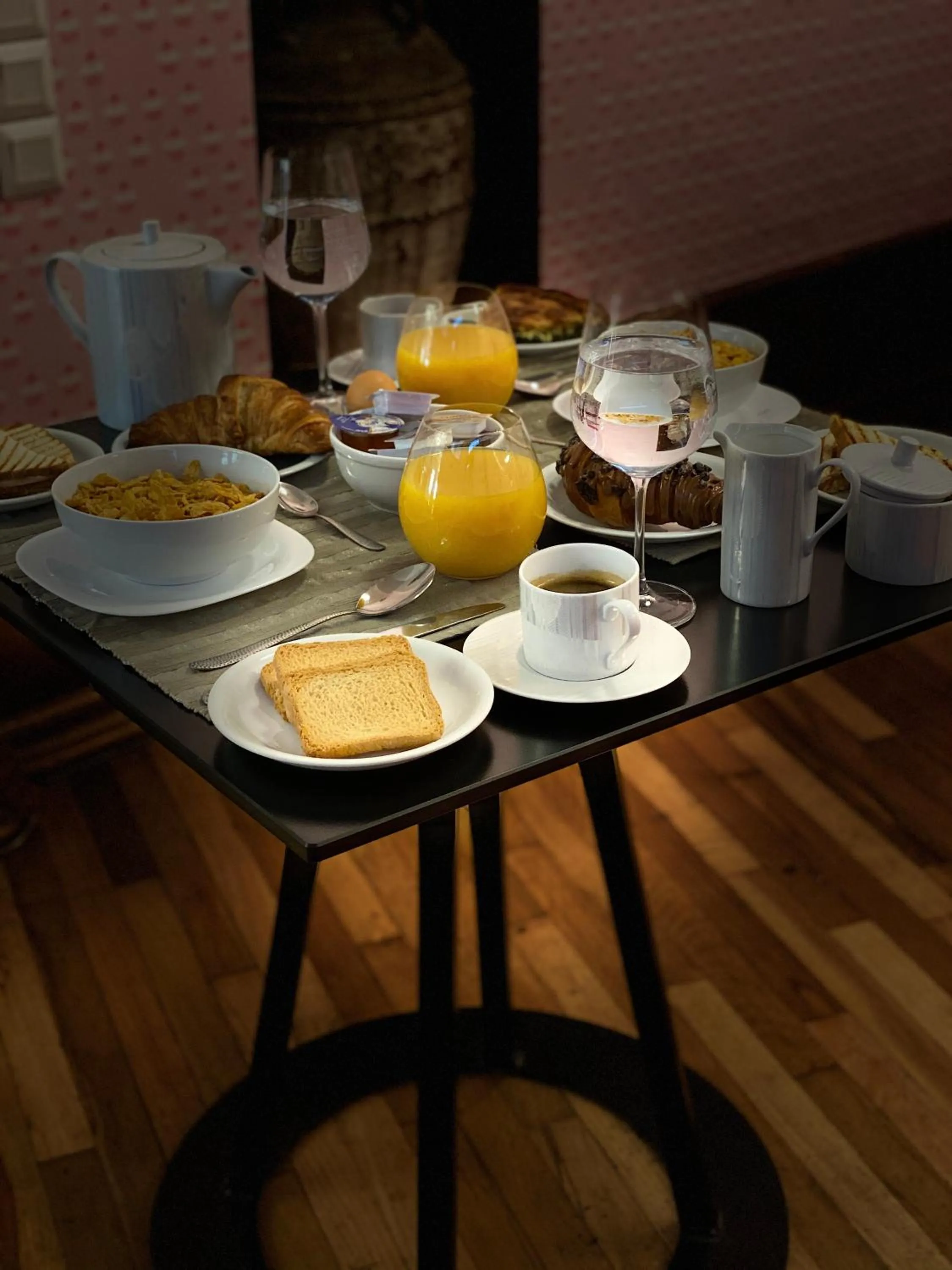 Food and drinks in Step One | Luxury Suites right in the heart of Acropolis next to metro station