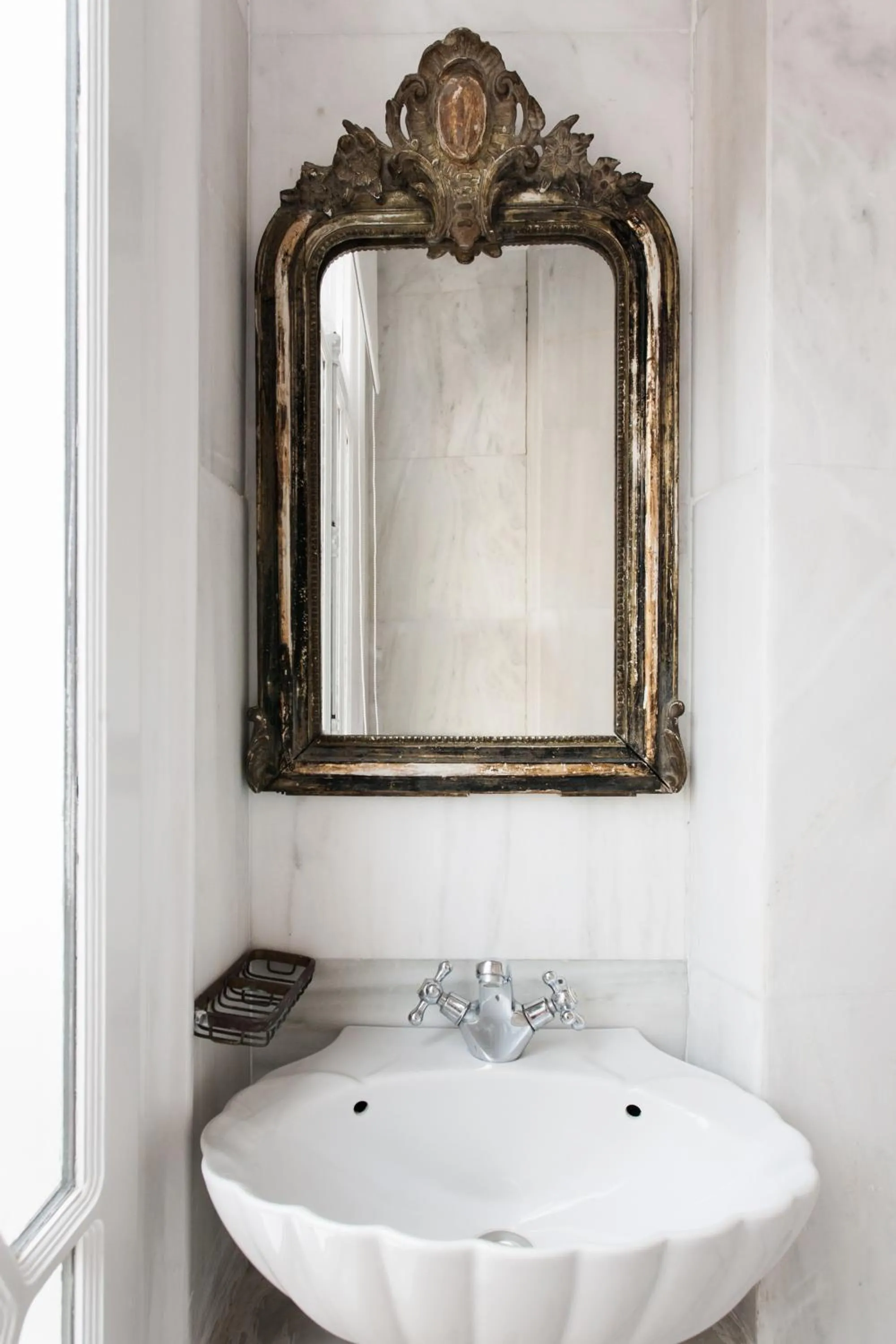 Day in Step One | Luxury Suites right in the heart of Acropolis next to metro station