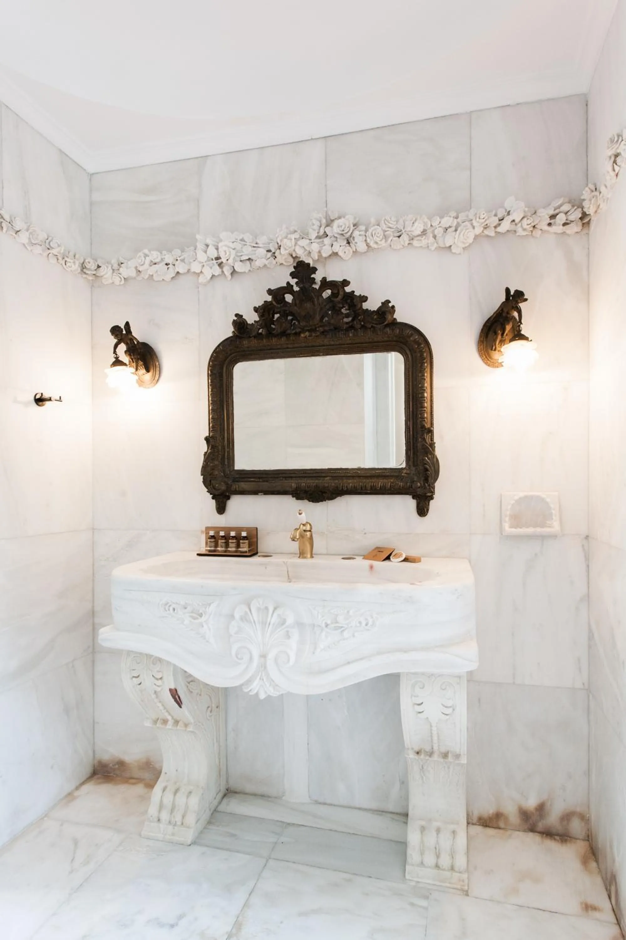 Spring in Step One | Luxury Suites right in the heart of Acropolis next to metro station