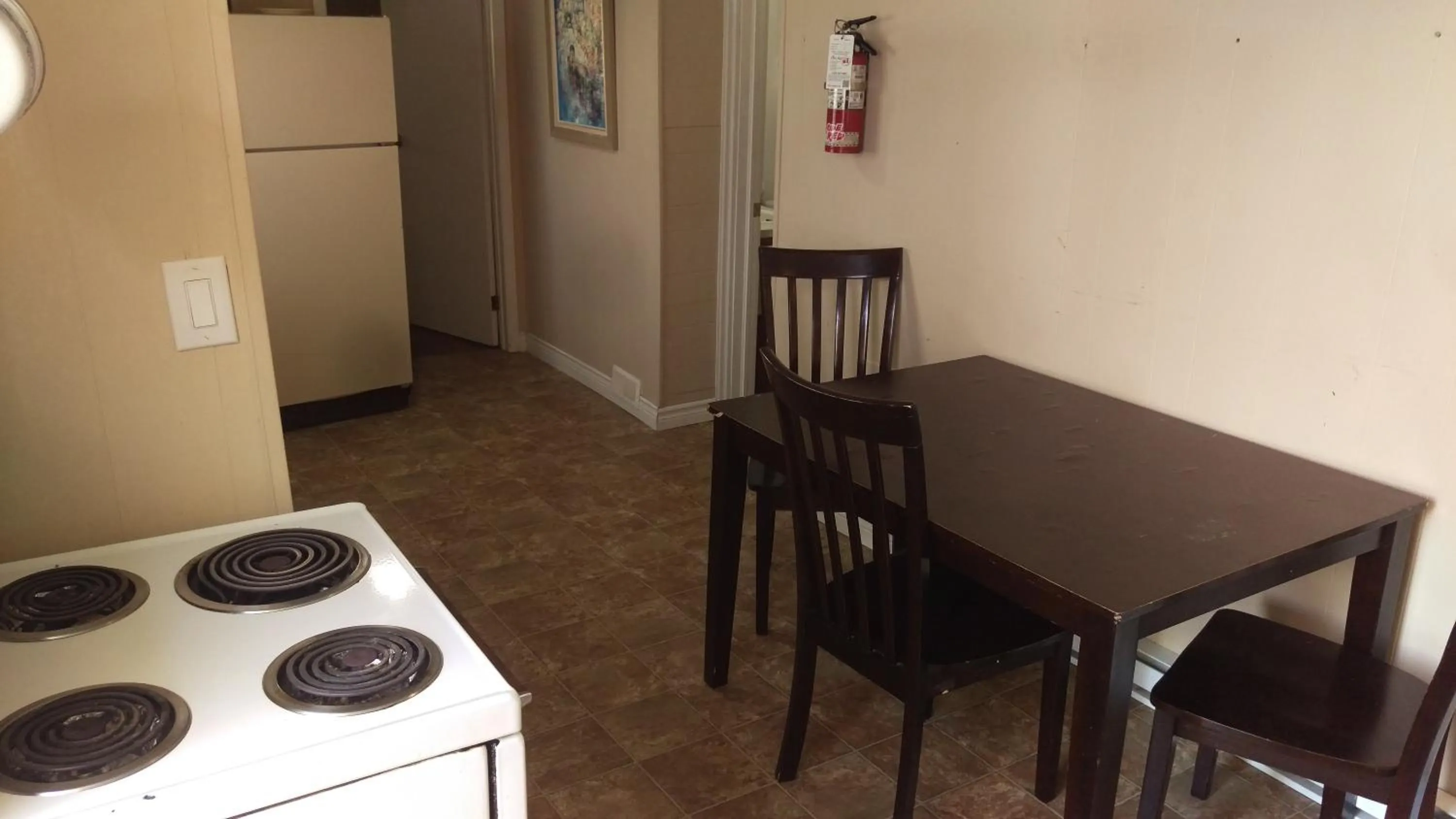 Dining area in Bay Lake Inn - Frontiersman Motel