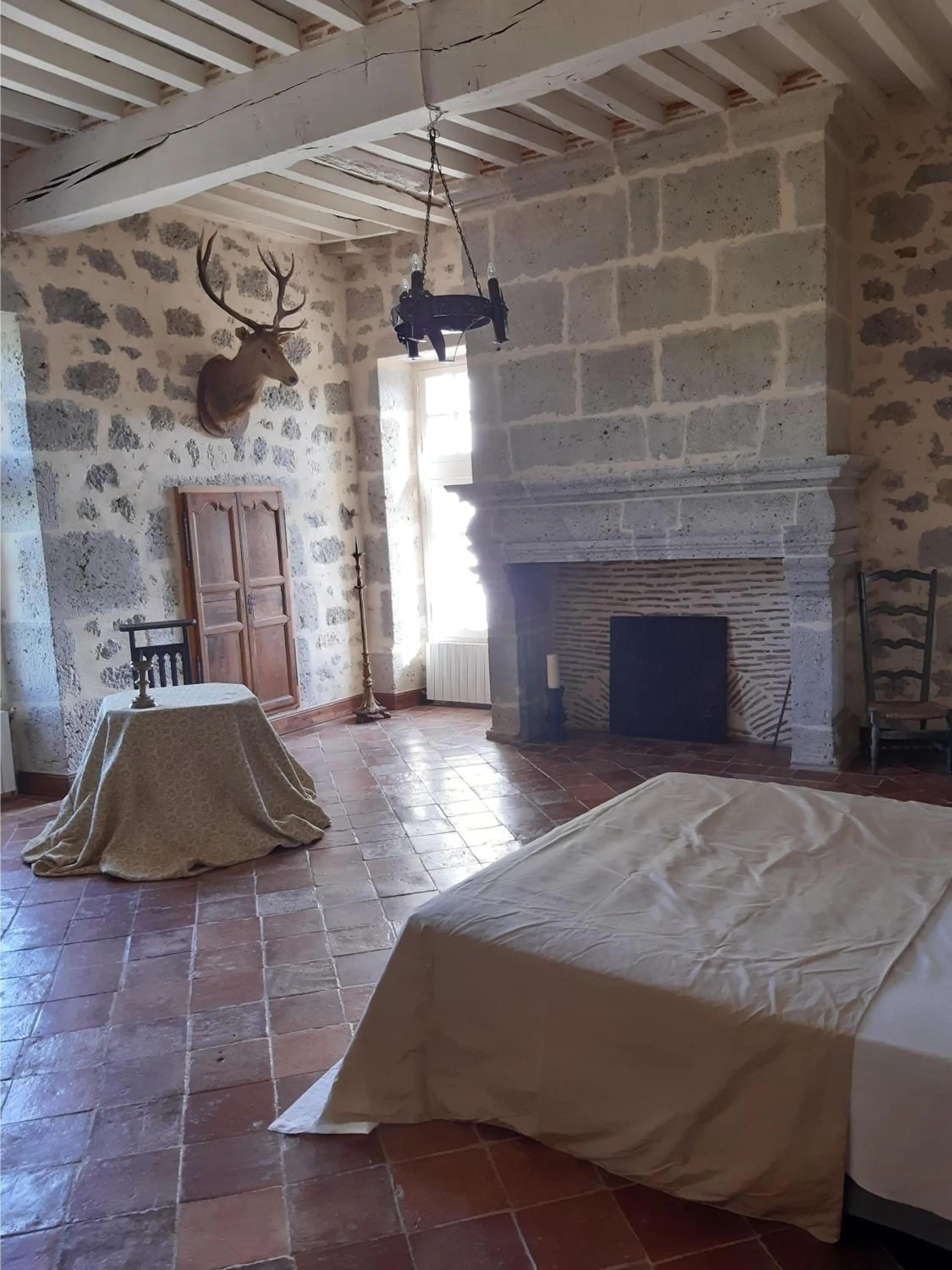 Bedroom, Bed in Château de Cauderoue