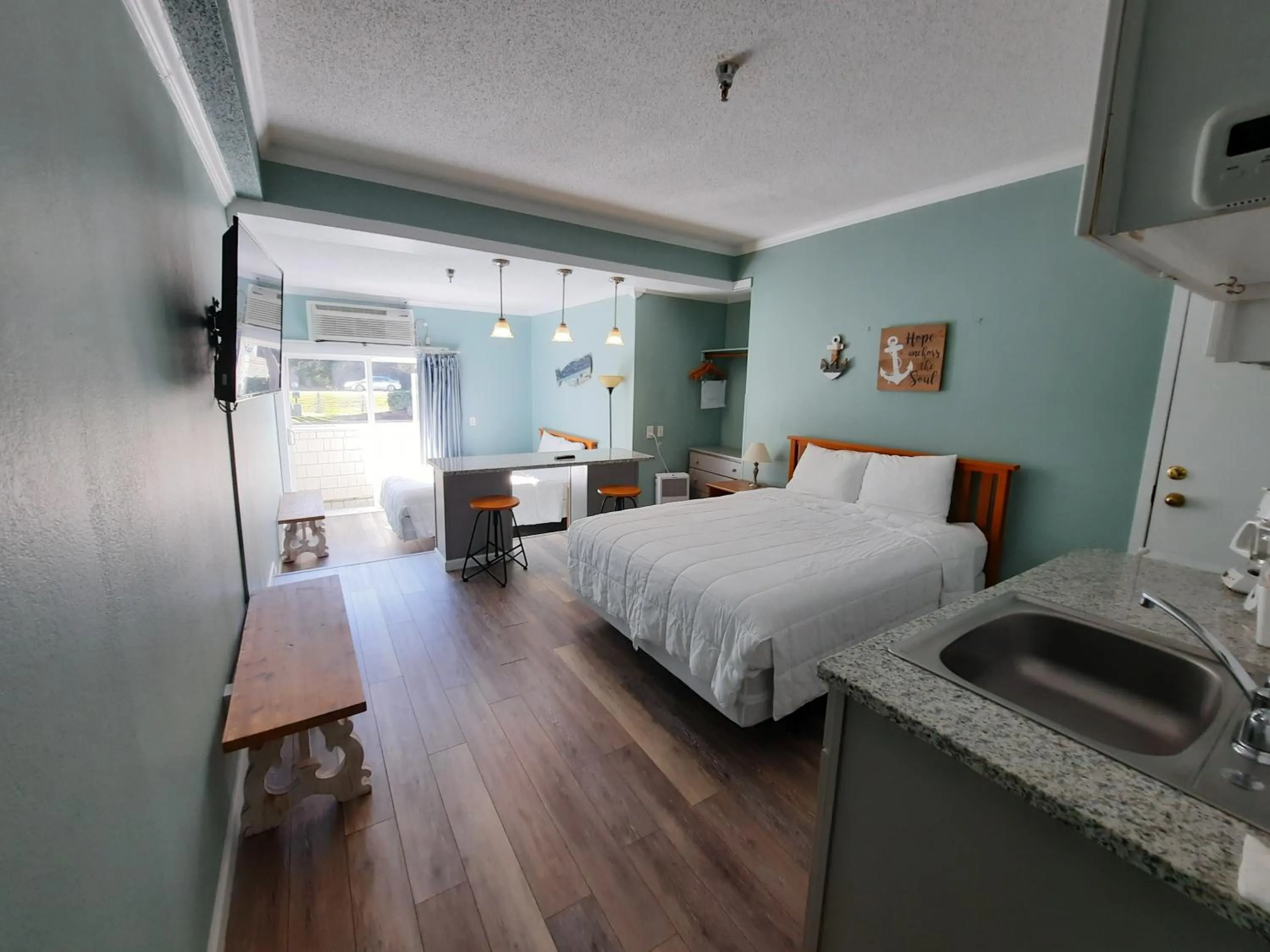 Bedroom, Bed in Palm Suites