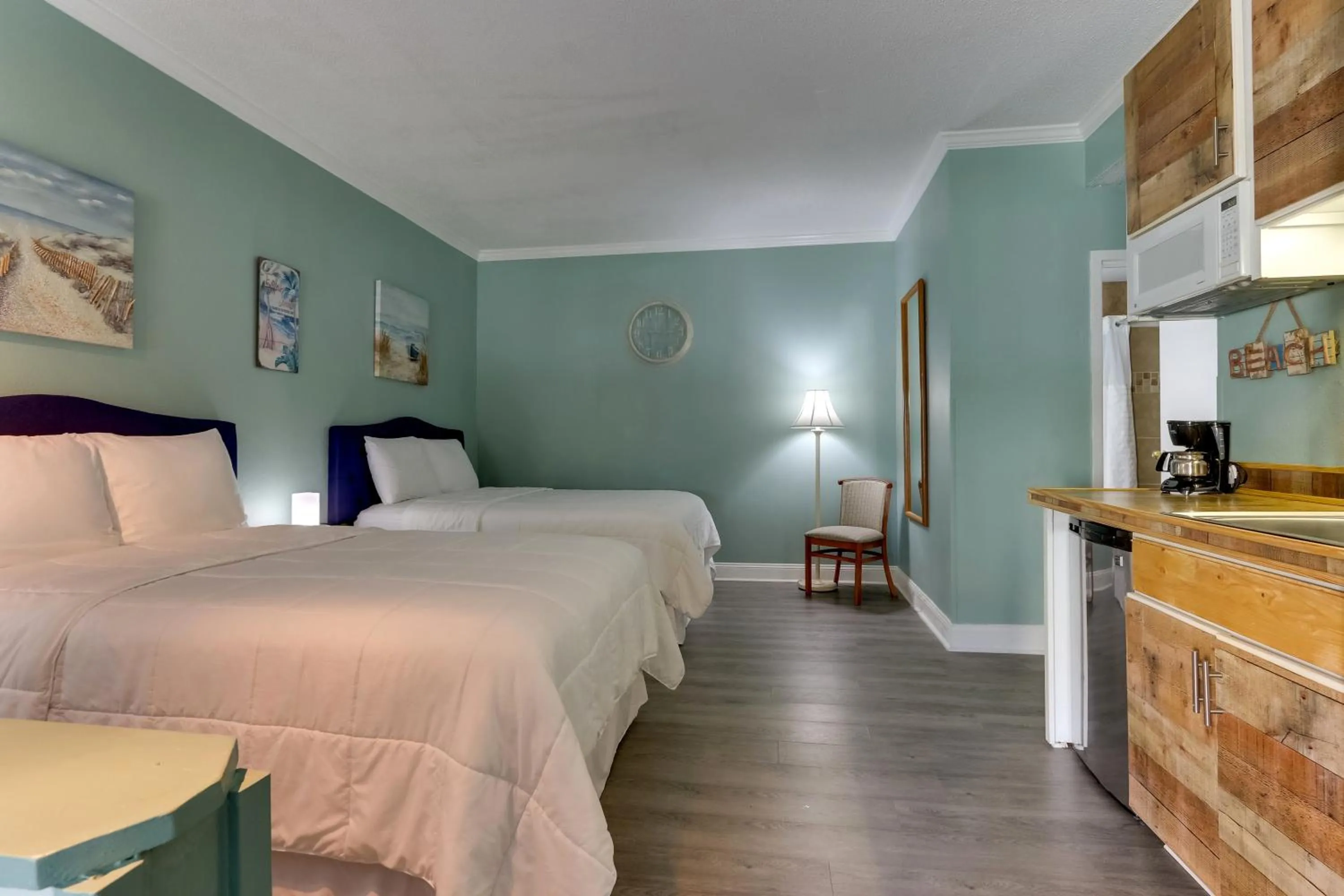 Bedroom, Bed in Palm Suites