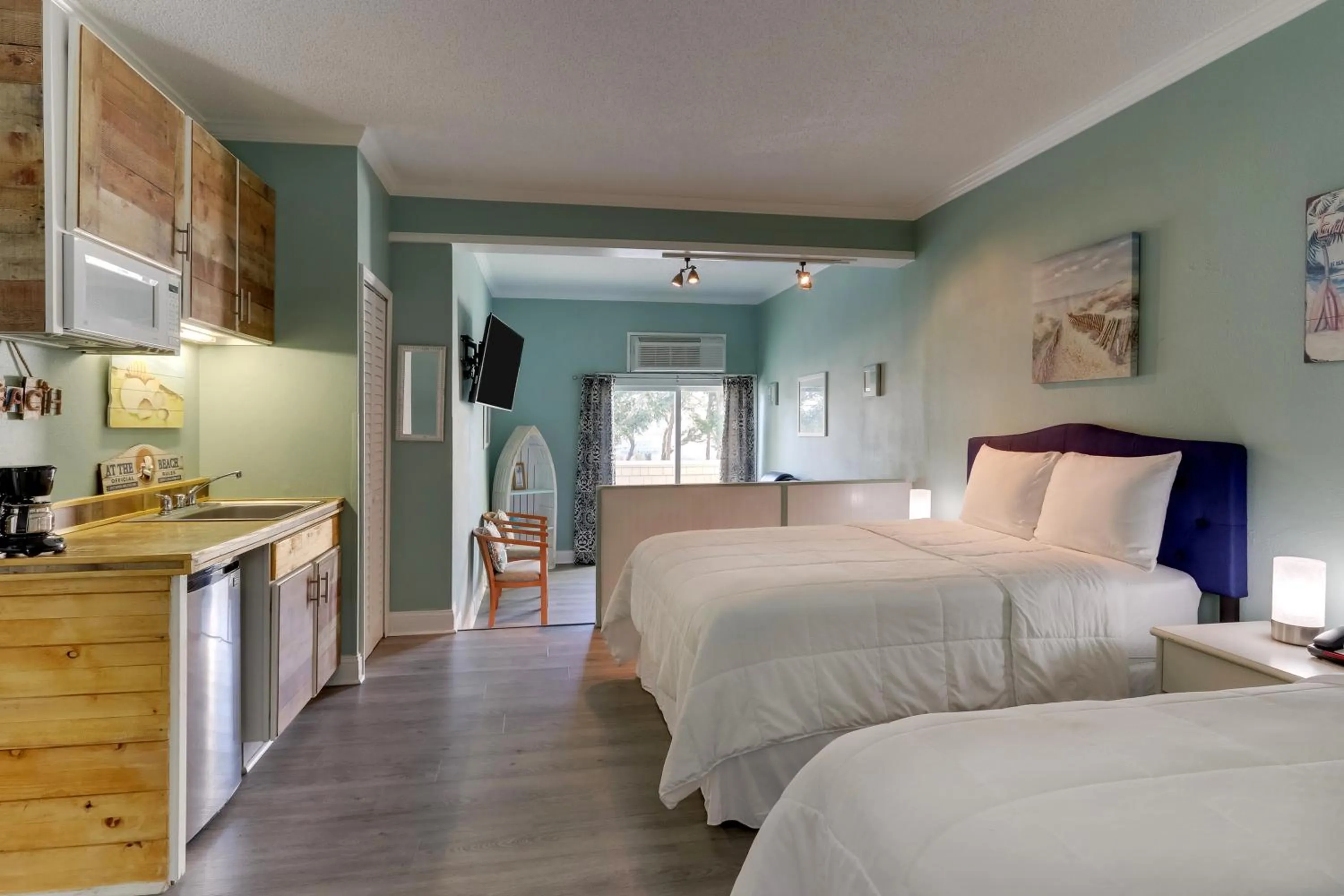 Bedroom, Bed in Palm Suites