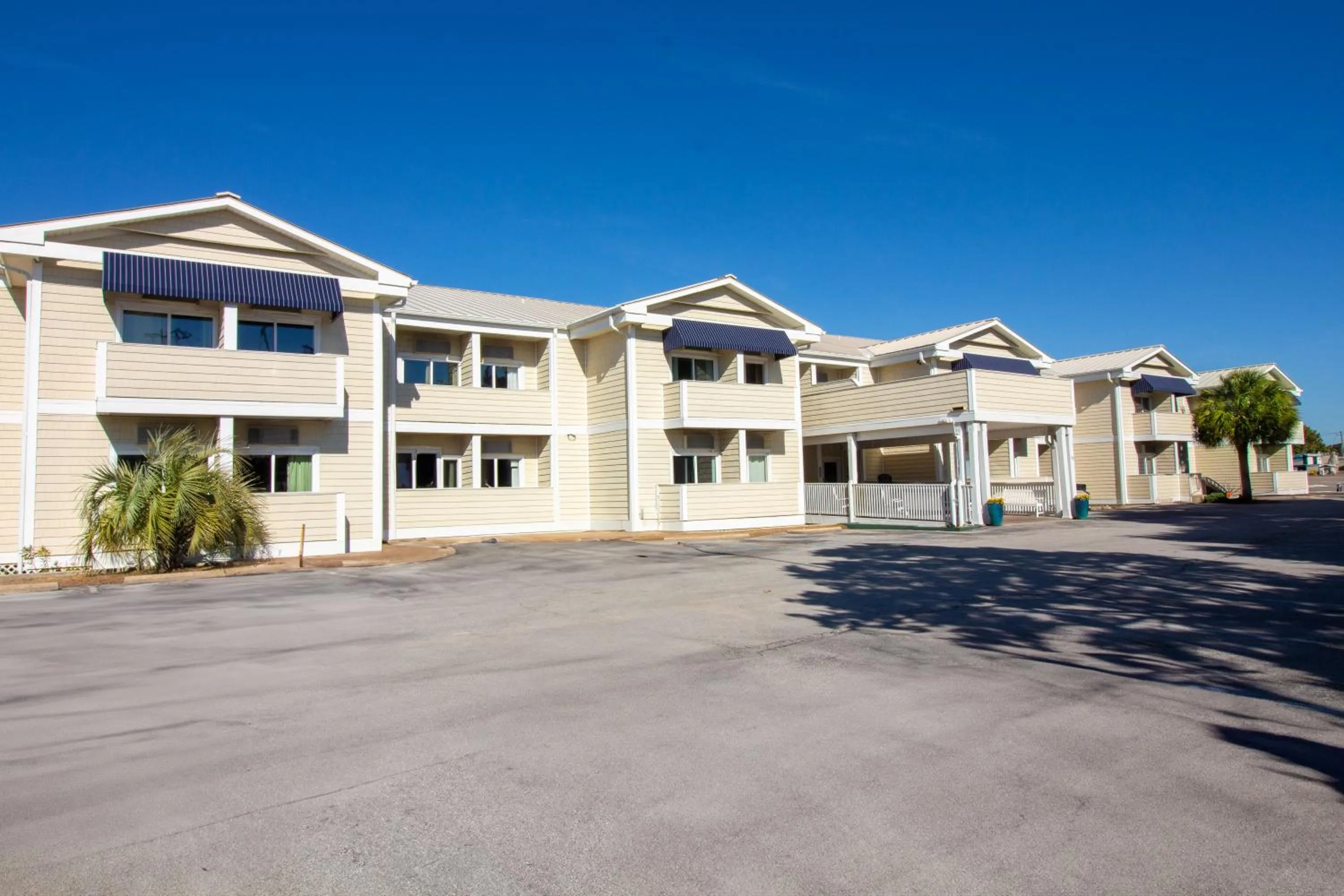 Property building in Palm Suites