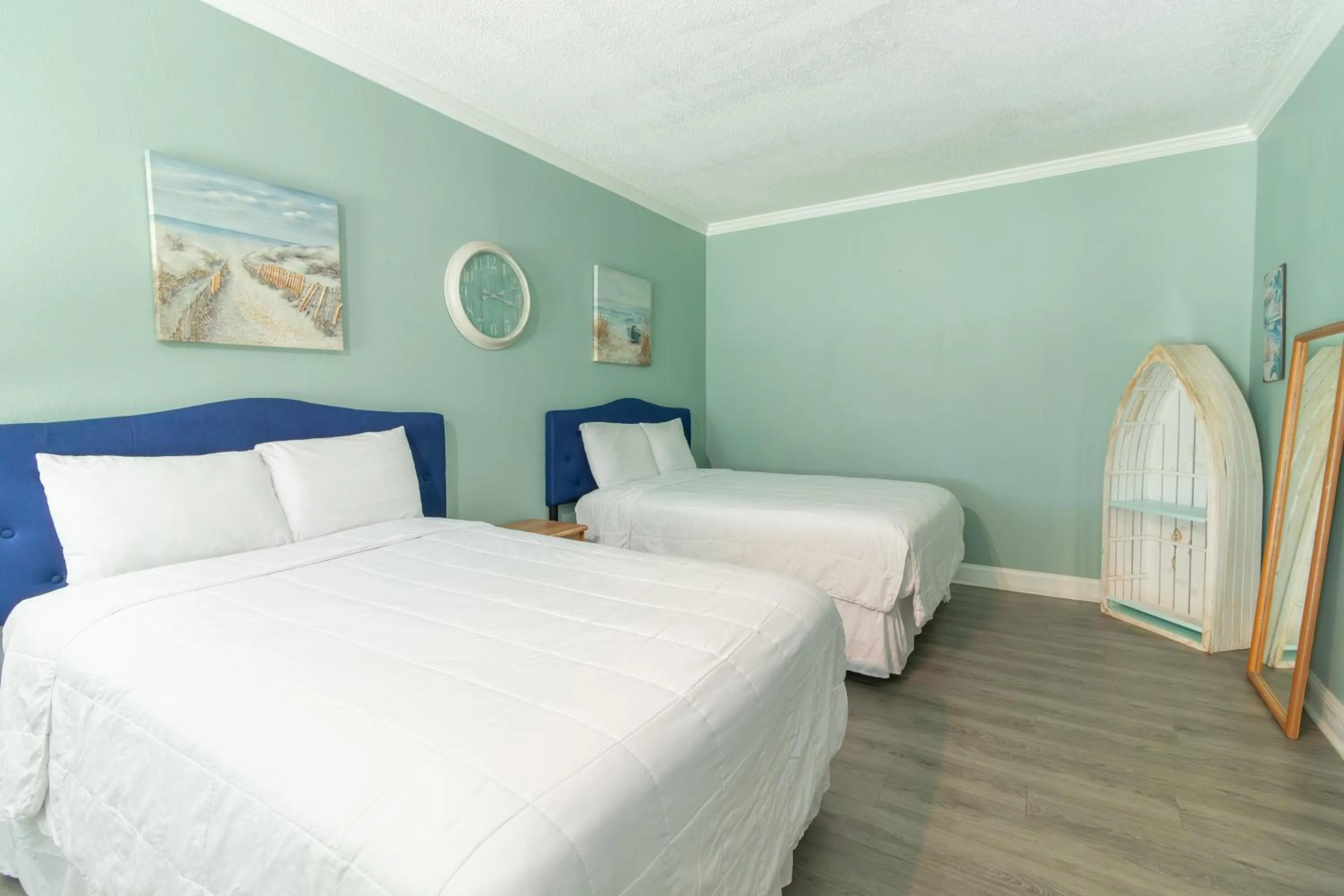 Bedroom, Bed in Palm Suites