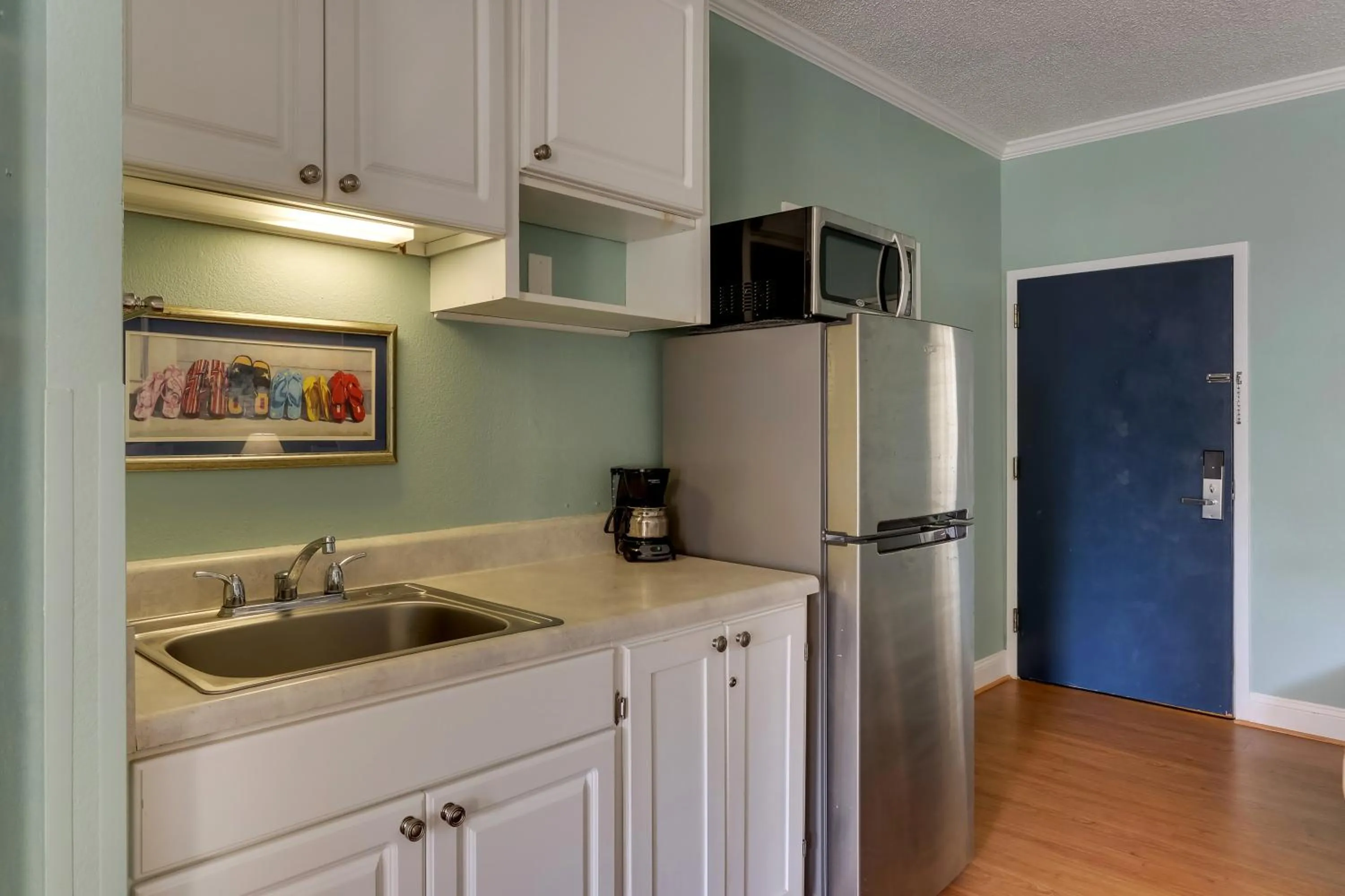 Kitchen or kitchenette in Palm Suites