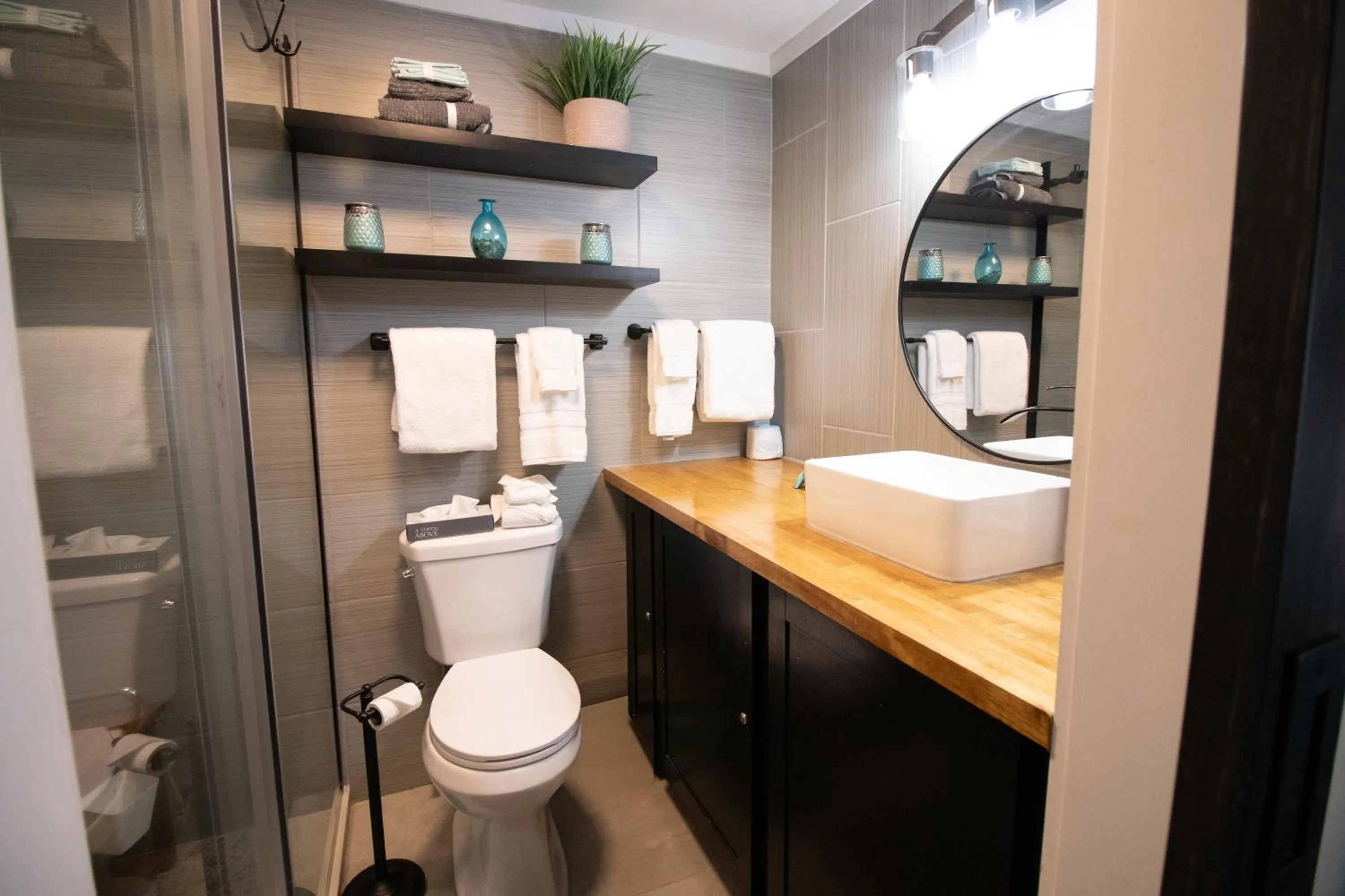 Bathroom in Palm Suites